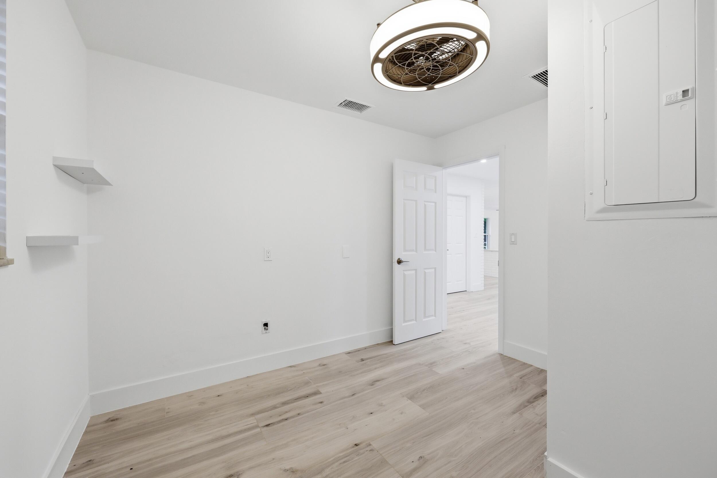 TEQUESTA COUNTRY CLUB - Residential