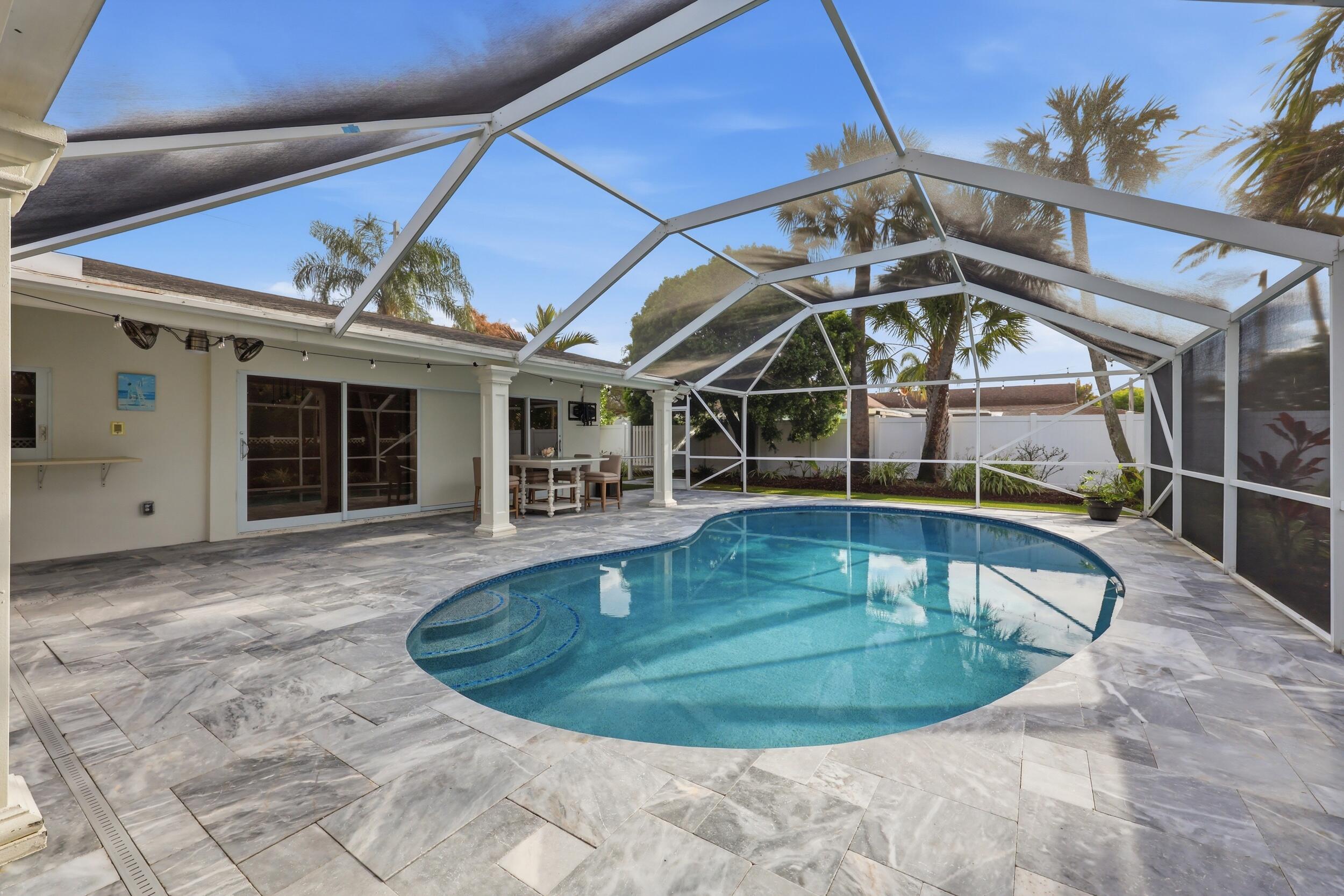 TEQUESTA COUNTRY CLUB - Residential