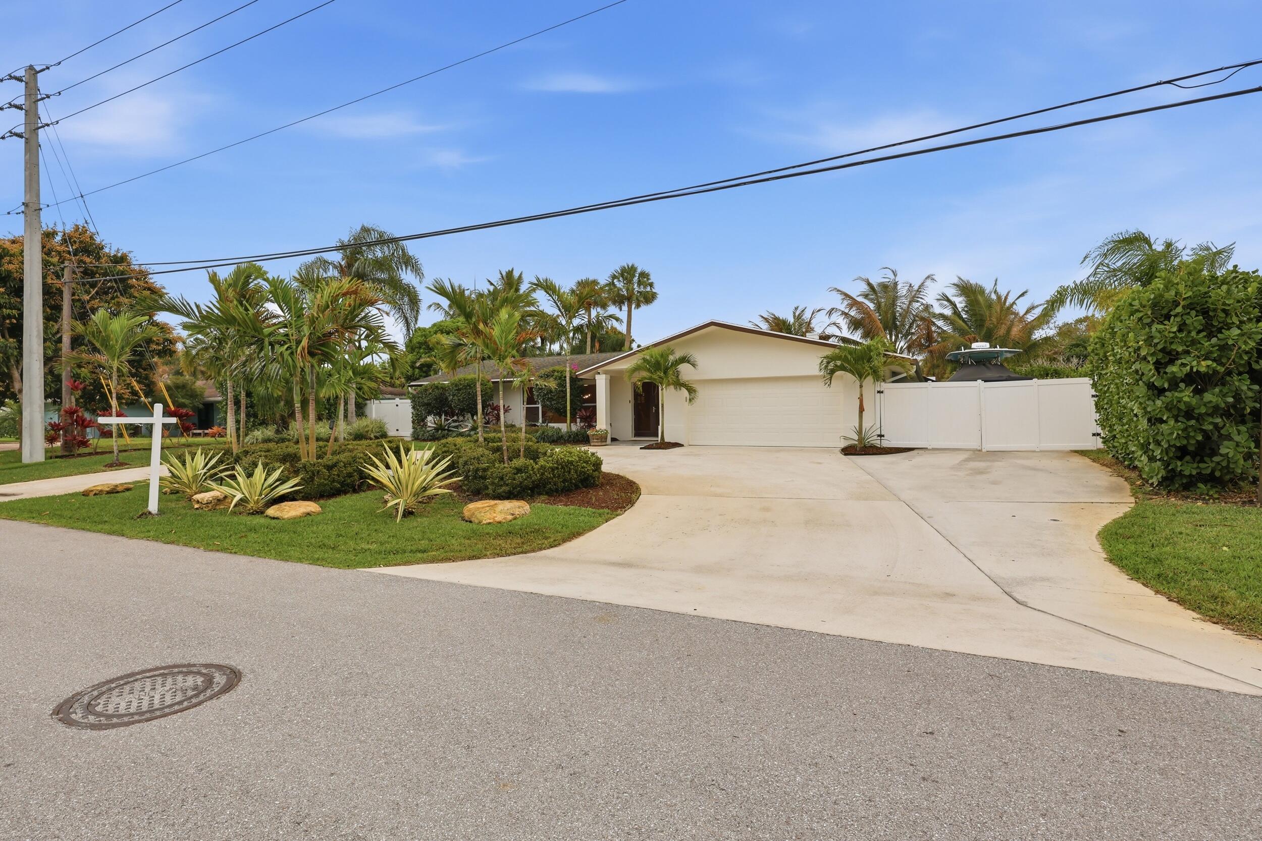 TEQUESTA COUNTRY CLUB - Residential