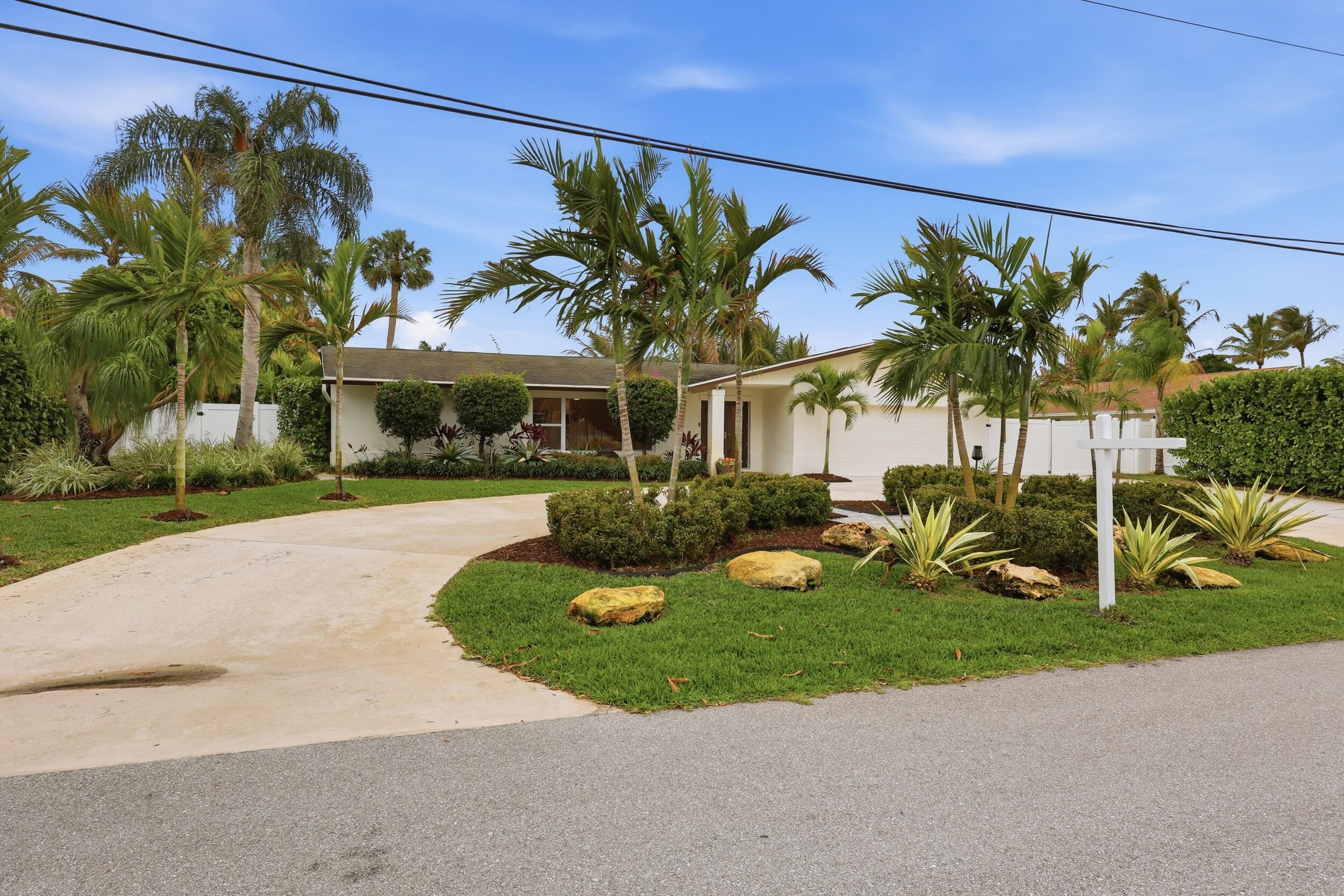TEQUESTA COUNTRY CLUB - Residential