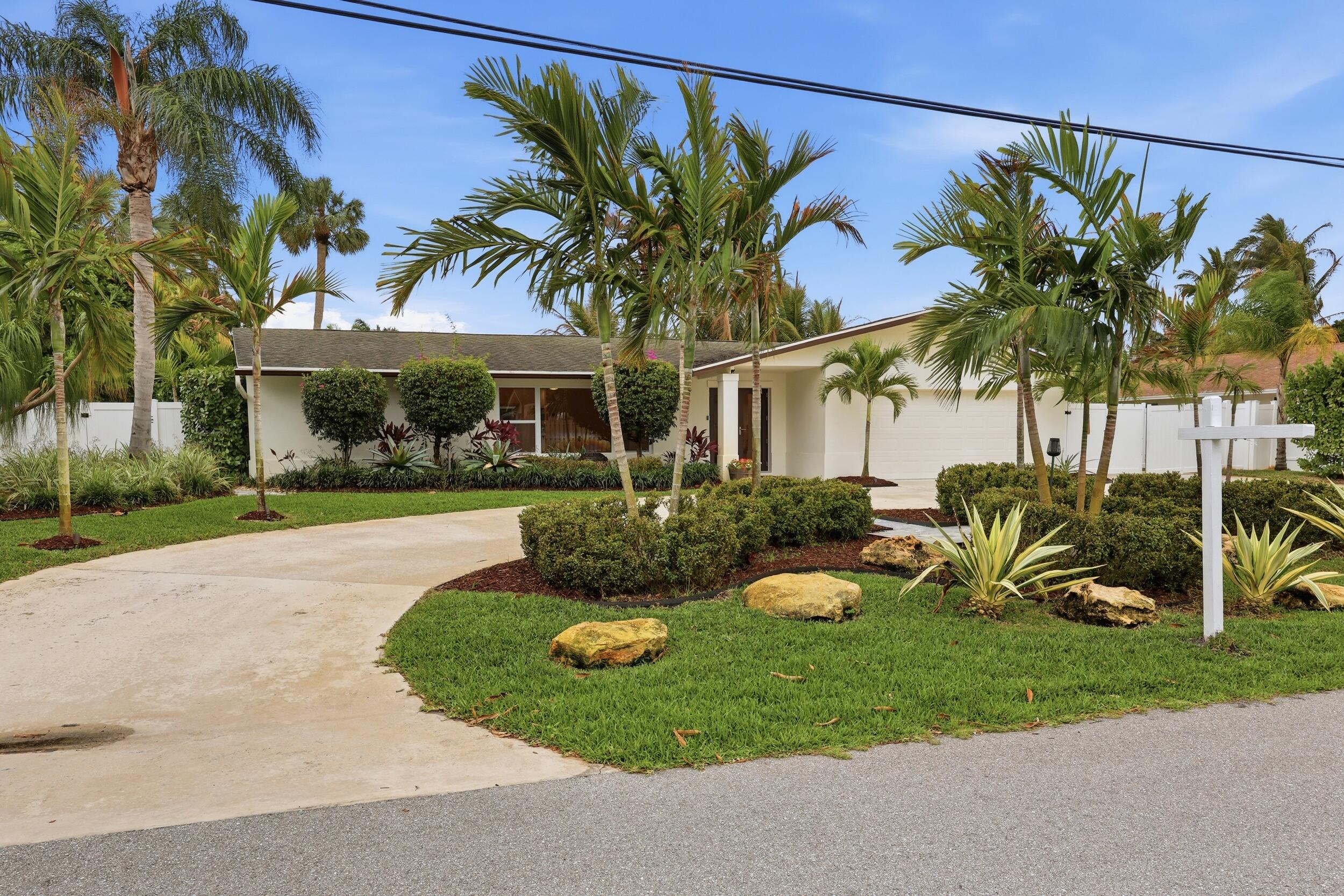 TEQUESTA COUNTRY CLUB - Residential