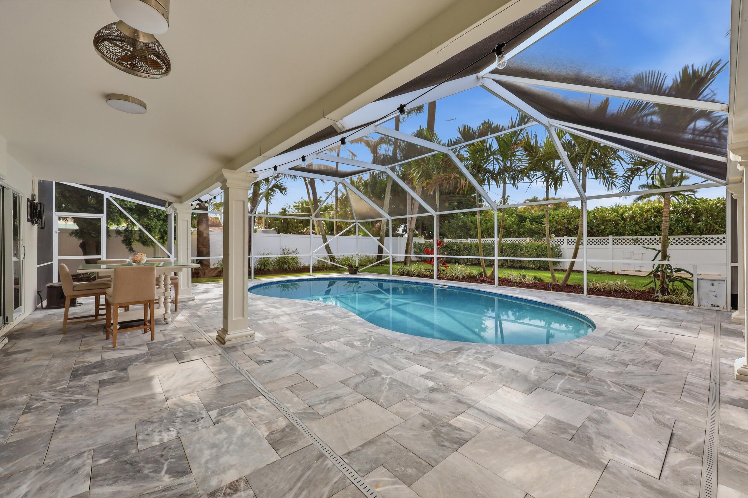 TEQUESTA COUNTRY CLUB - Residential