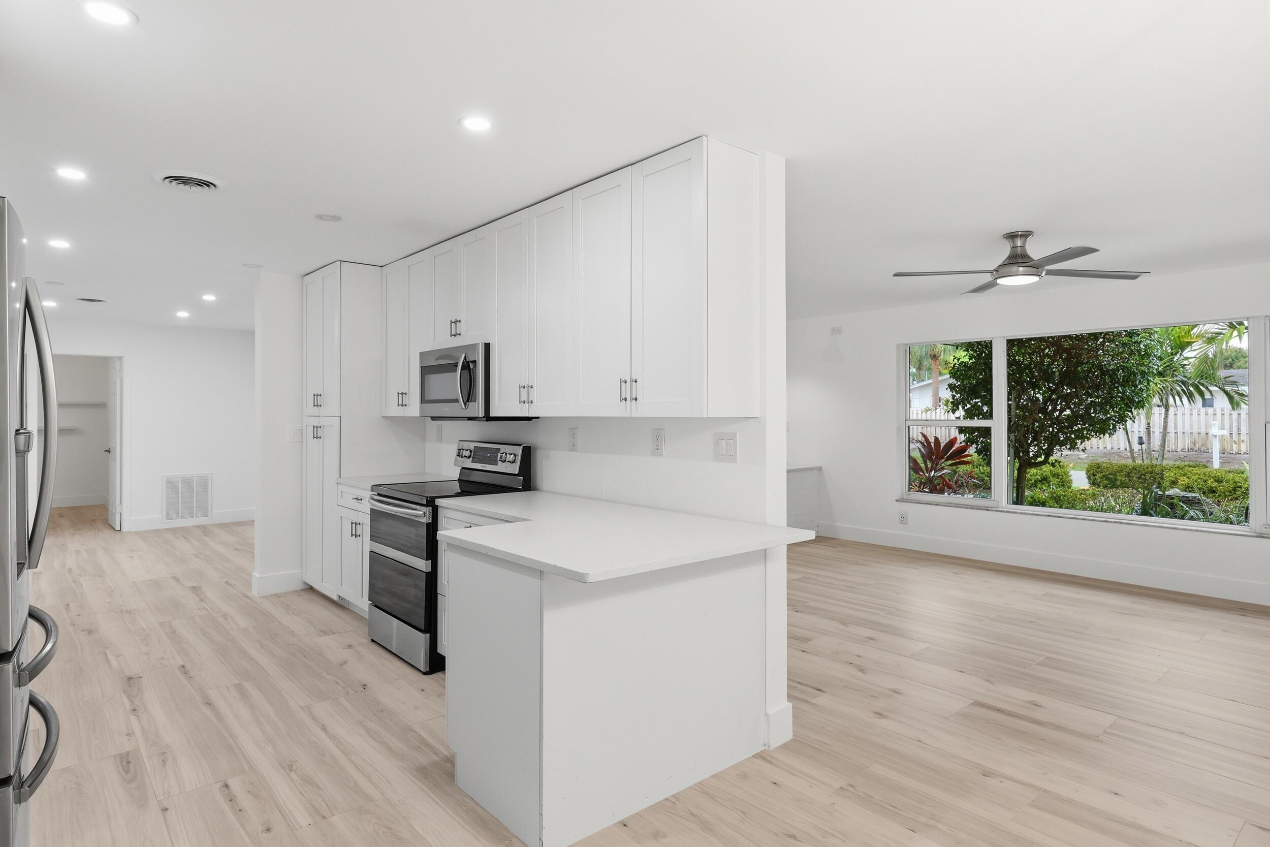 TEQUESTA COUNTRY CLUB - Residential