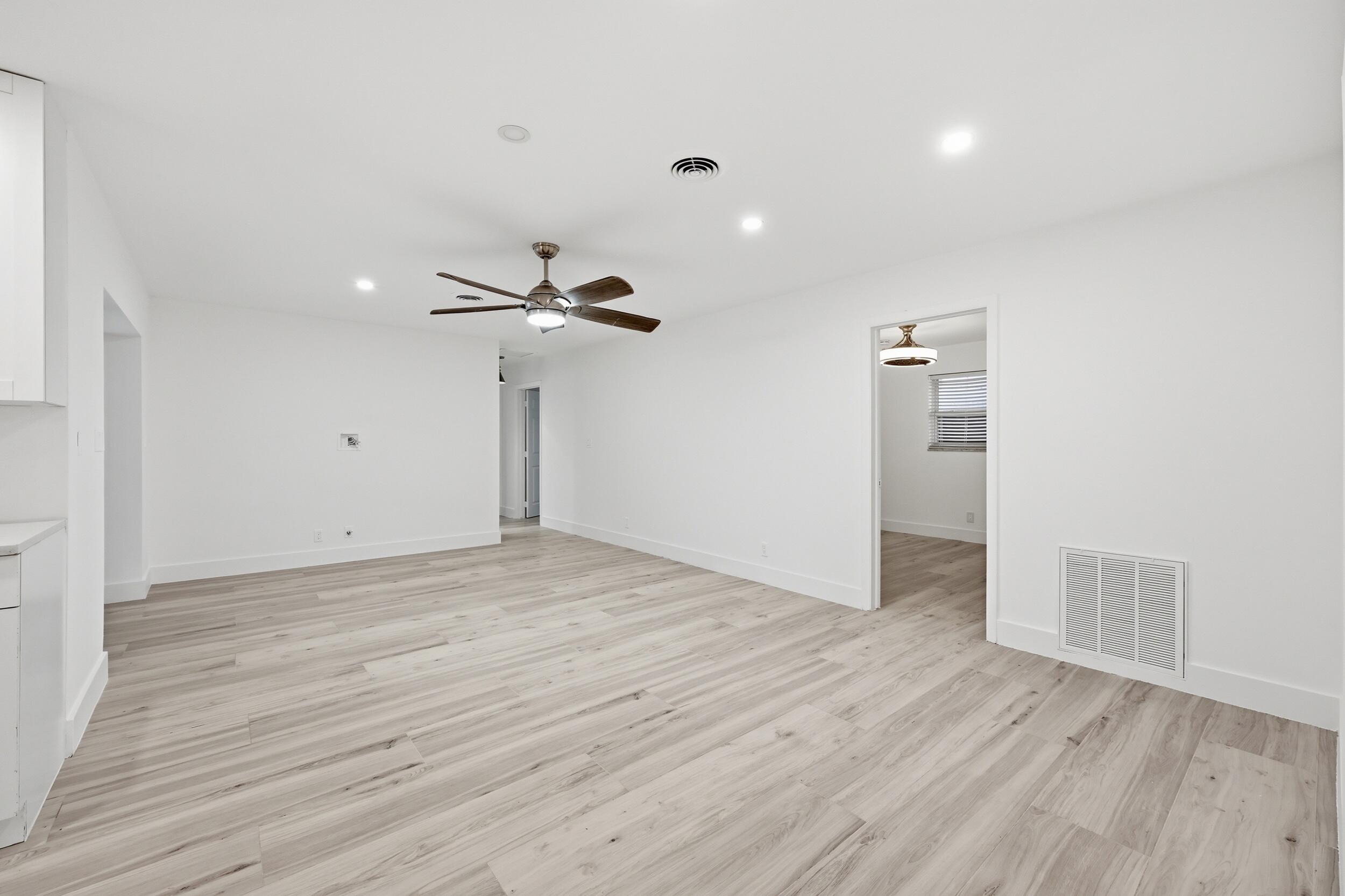 TEQUESTA COUNTRY CLUB - Residential