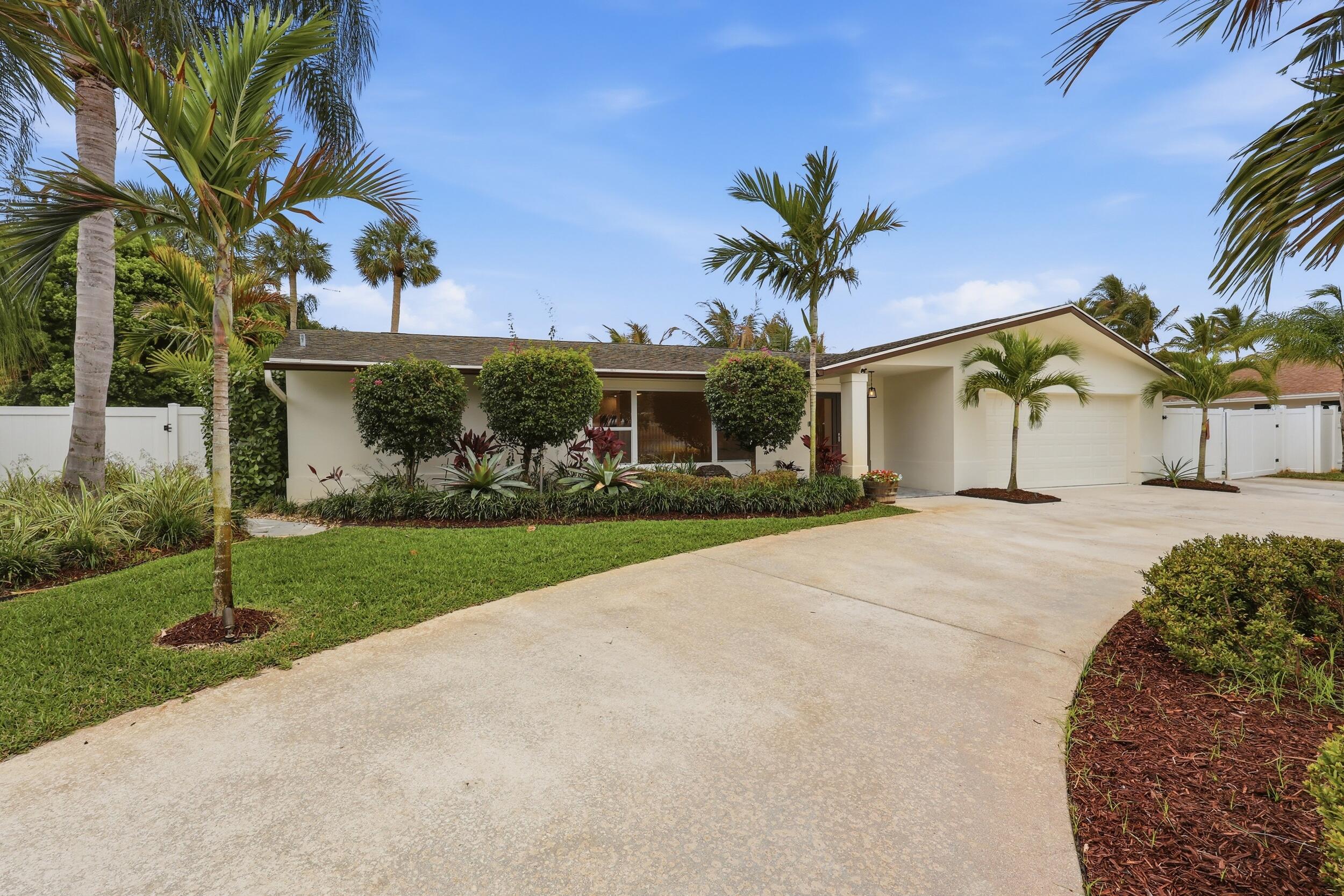 TEQUESTA COUNTRY CLUB - Residential
