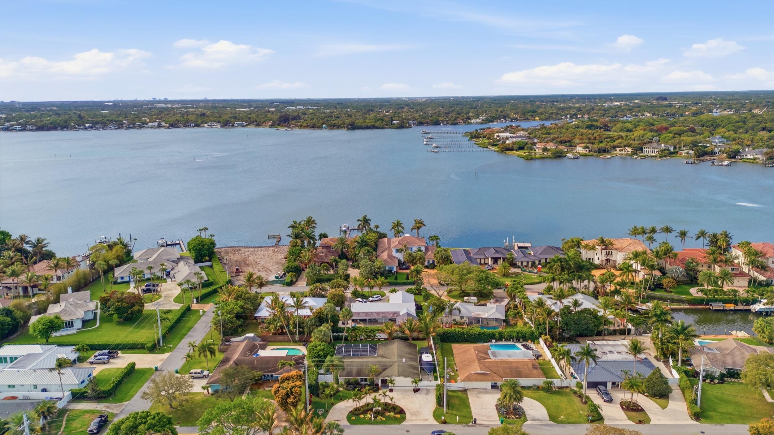 TEQUESTA COUNTRY CLUB - Residential