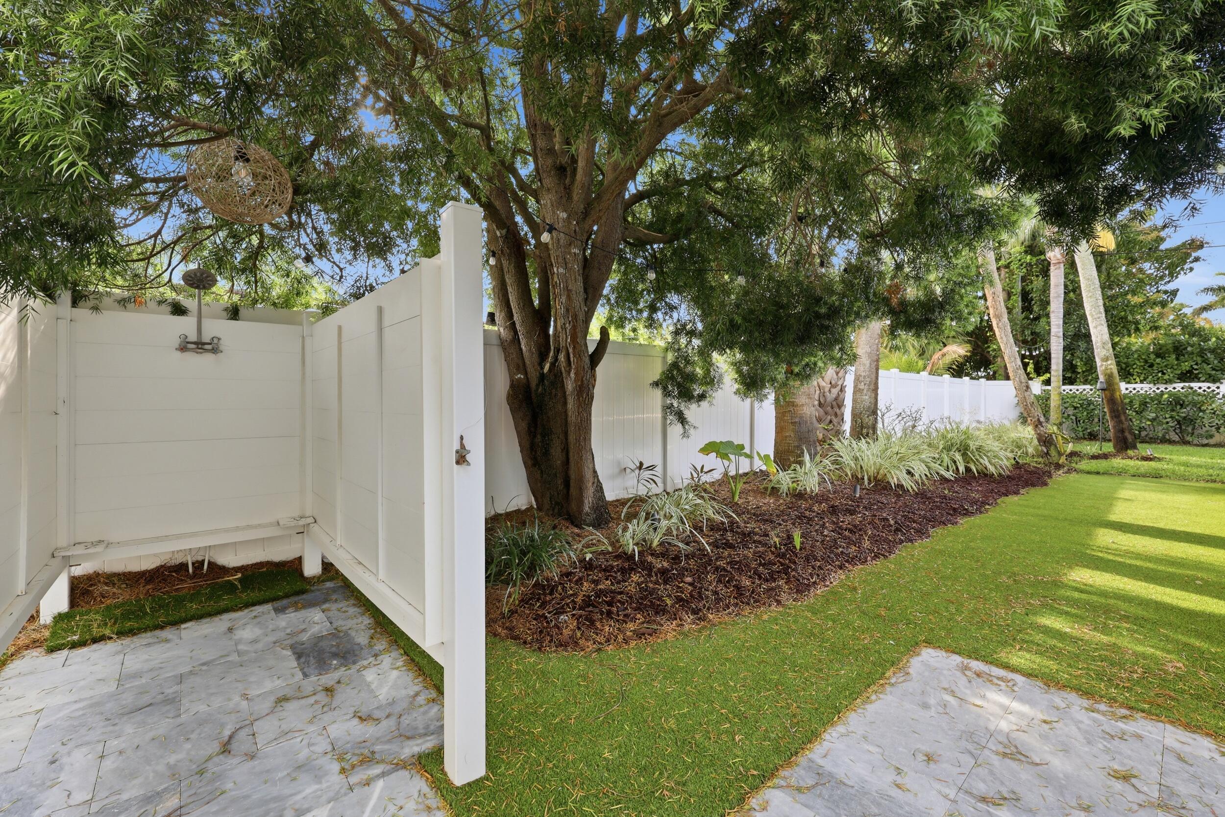 TEQUESTA COUNTRY CLUB - Residential