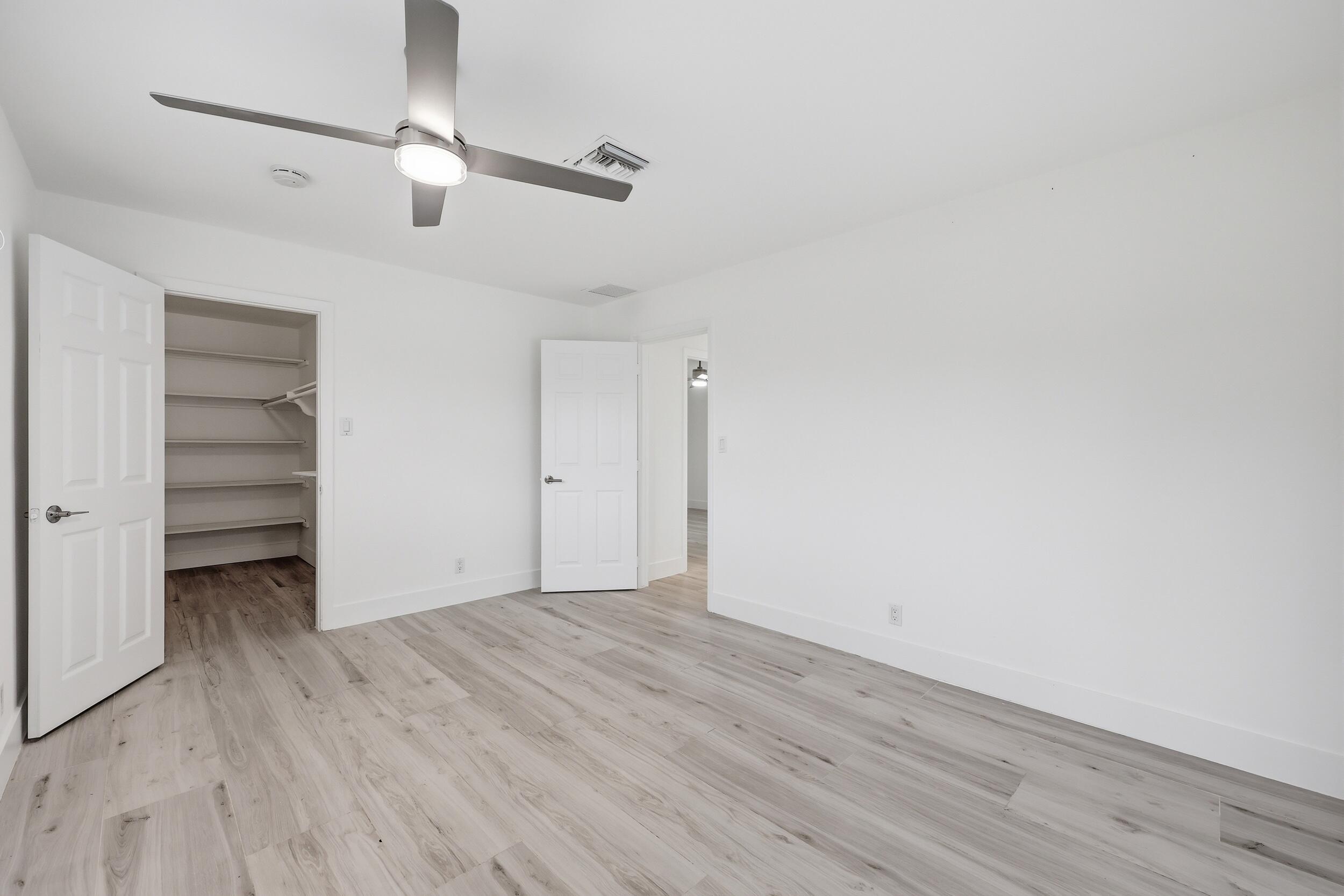 TEQUESTA COUNTRY CLUB - Residential