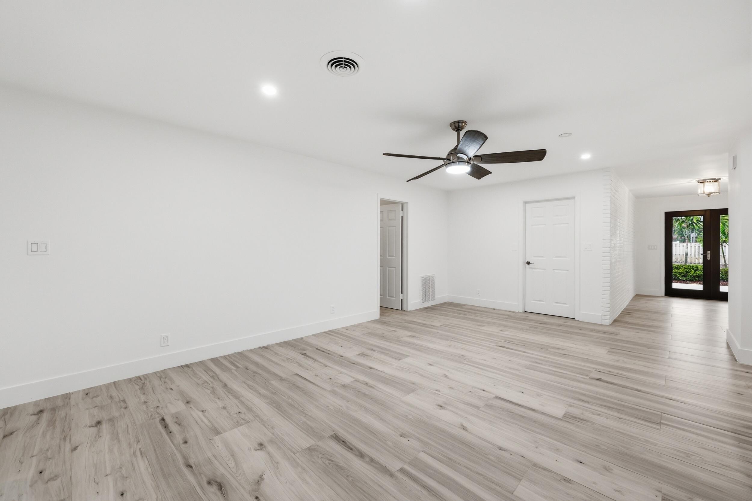 TEQUESTA COUNTRY CLUB - Residential