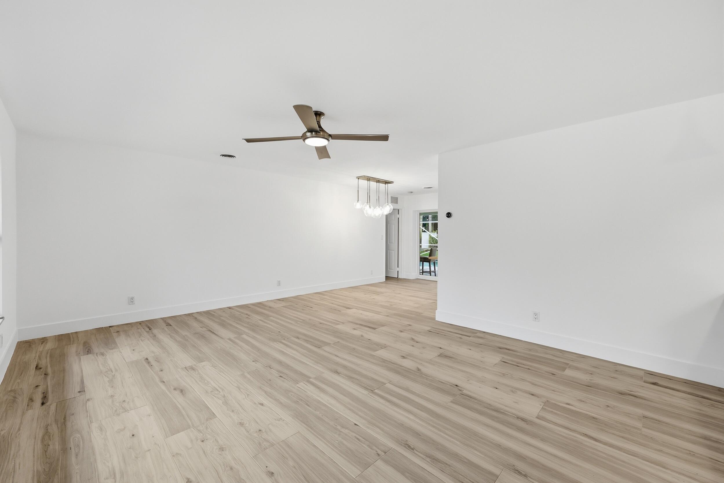 TEQUESTA COUNTRY CLUB - Residential