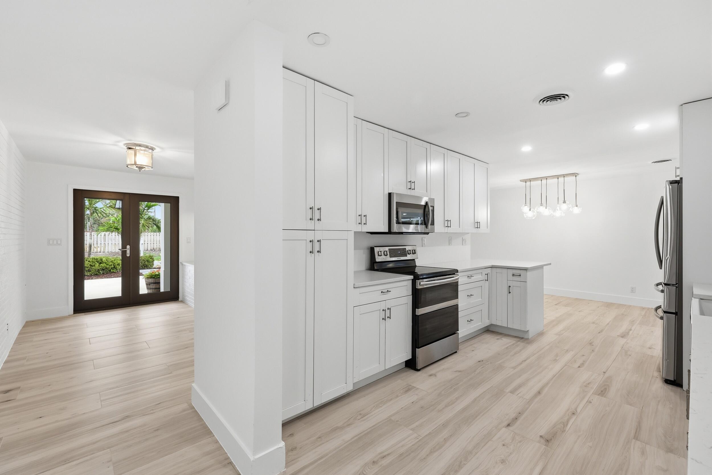 TEQUESTA COUNTRY CLUB - Residential