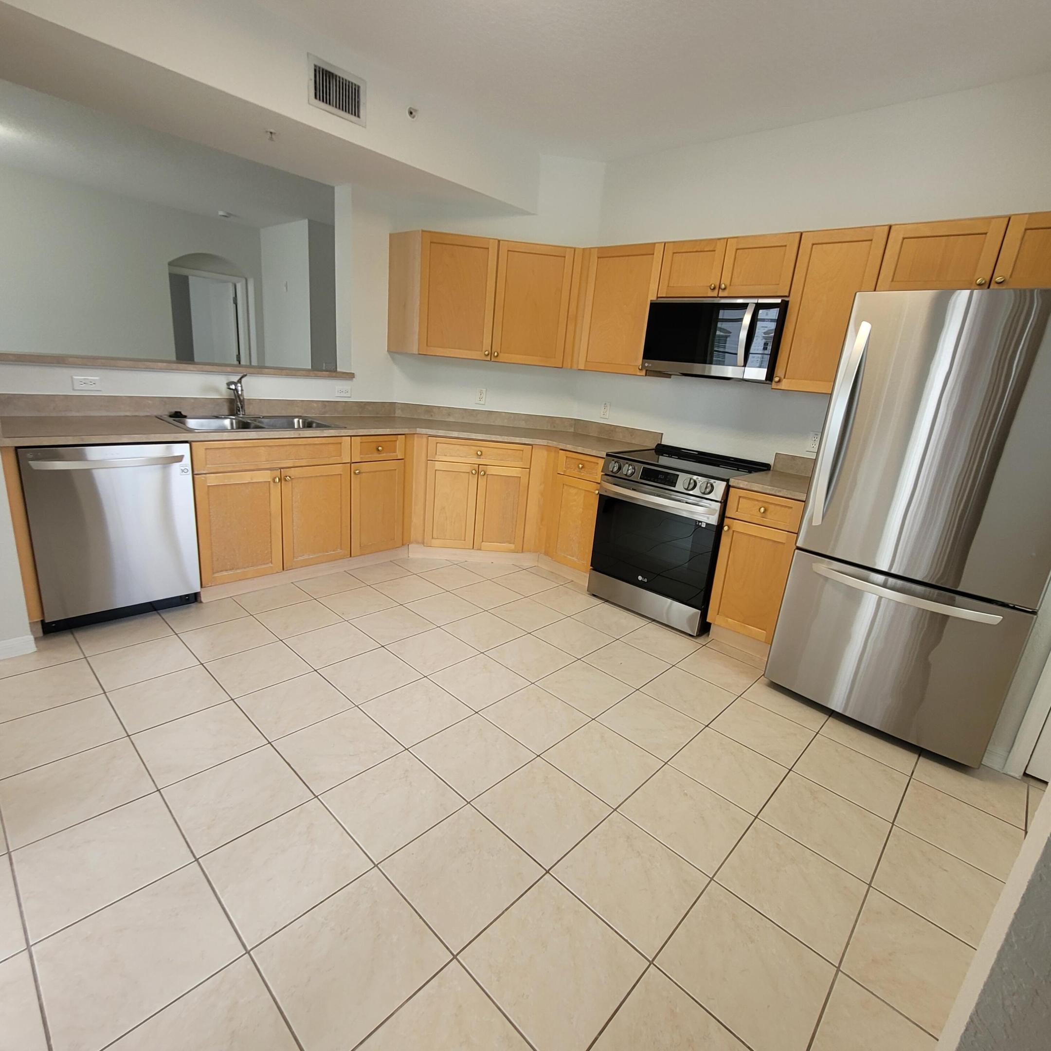 RESIDENCES AT LEGACY PLACE CONDO - Residential Lease