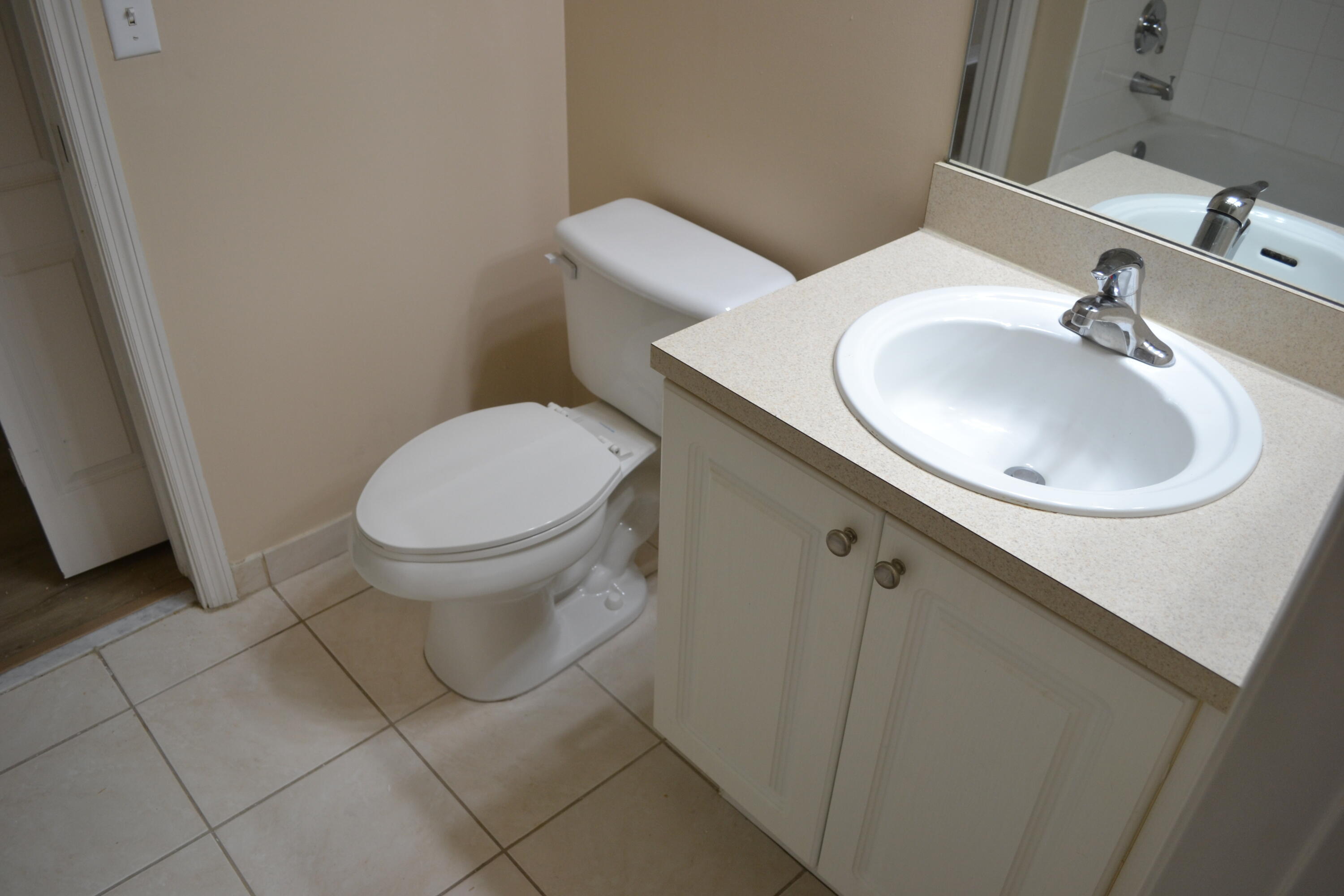 RESIDENCES AT LEGACY PLACE CONDO - Residential Lease