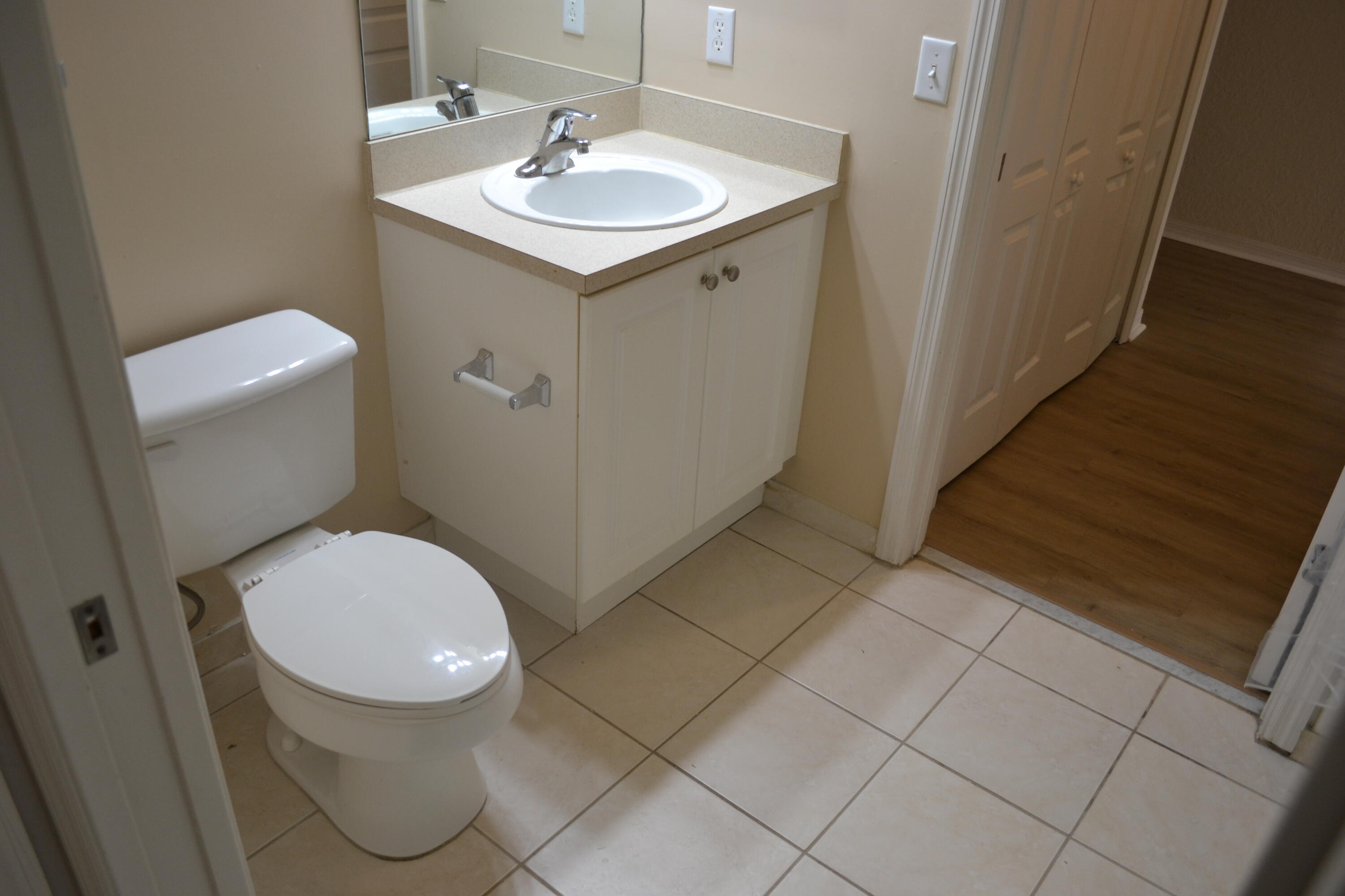 RESIDENCES AT LEGACY PLACE CONDO - Residential Lease