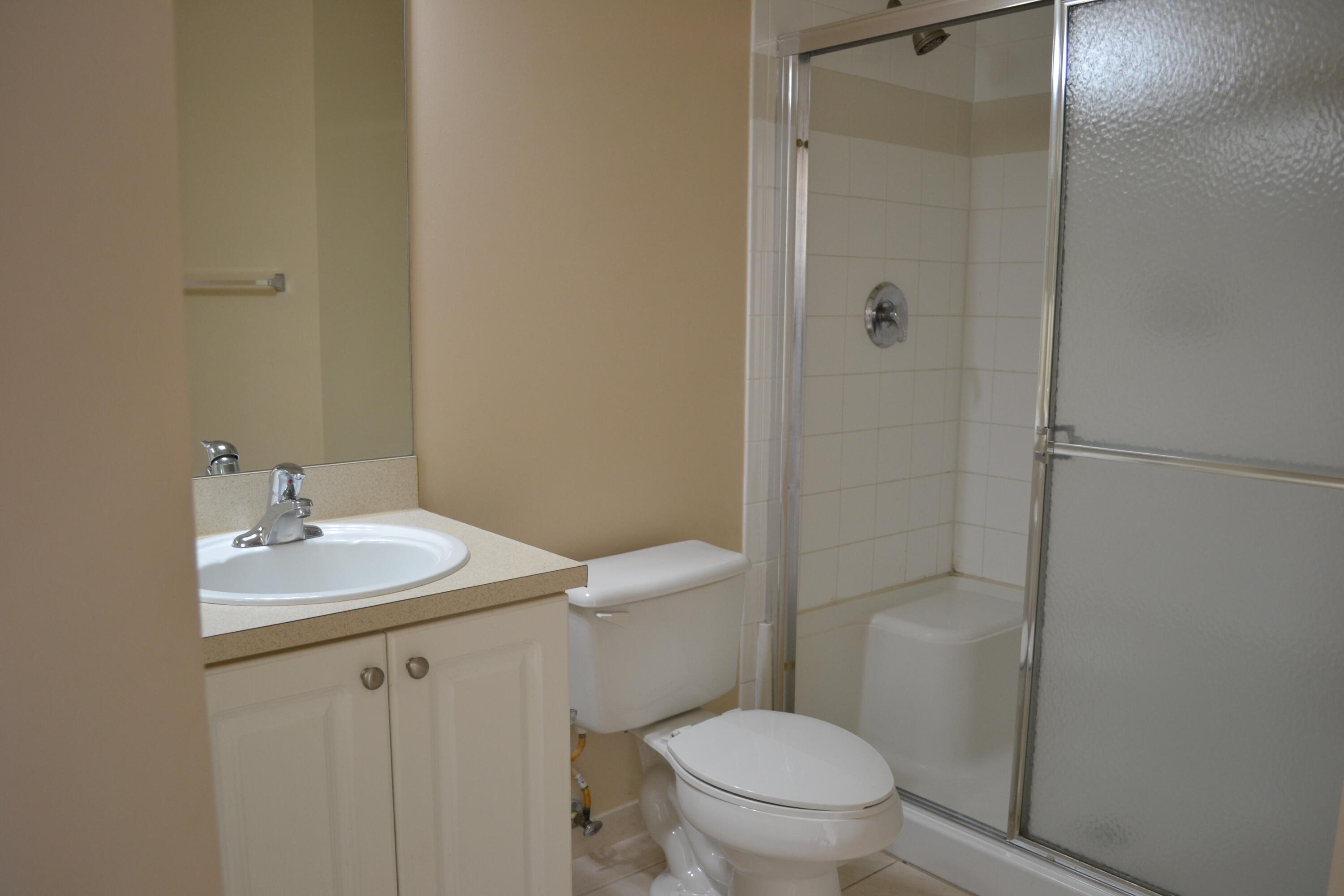 RESIDENCES AT LEGACY PLACE CONDO - Residential Lease