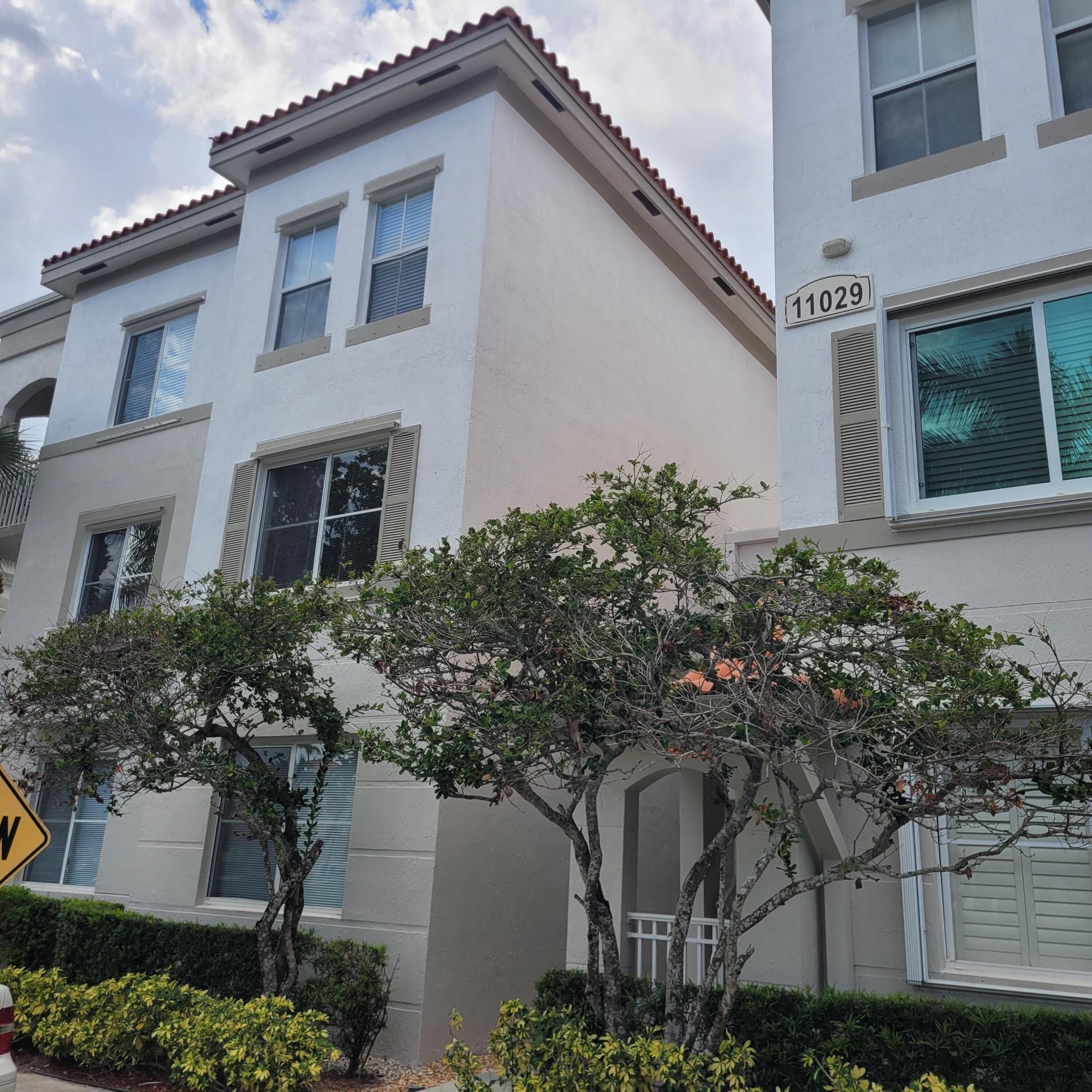 RESIDENCES AT LEGACY PLACE CONDO - Residential Lease