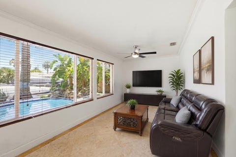 Tiny photo for 390 SE 12th Avenue, Pompano Beach, FL 33060 (MLS # B26037082)