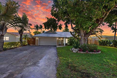 Tiny photo for 390 SE 12th Avenue, Pompano Beach, FL 33060 (MLS # B26037082)