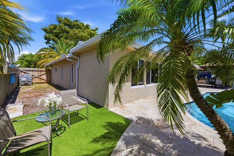 Tiny photo for 390 SE 12th Avenue, Pompano Beach, FL 33060 (MLS # B26037082)