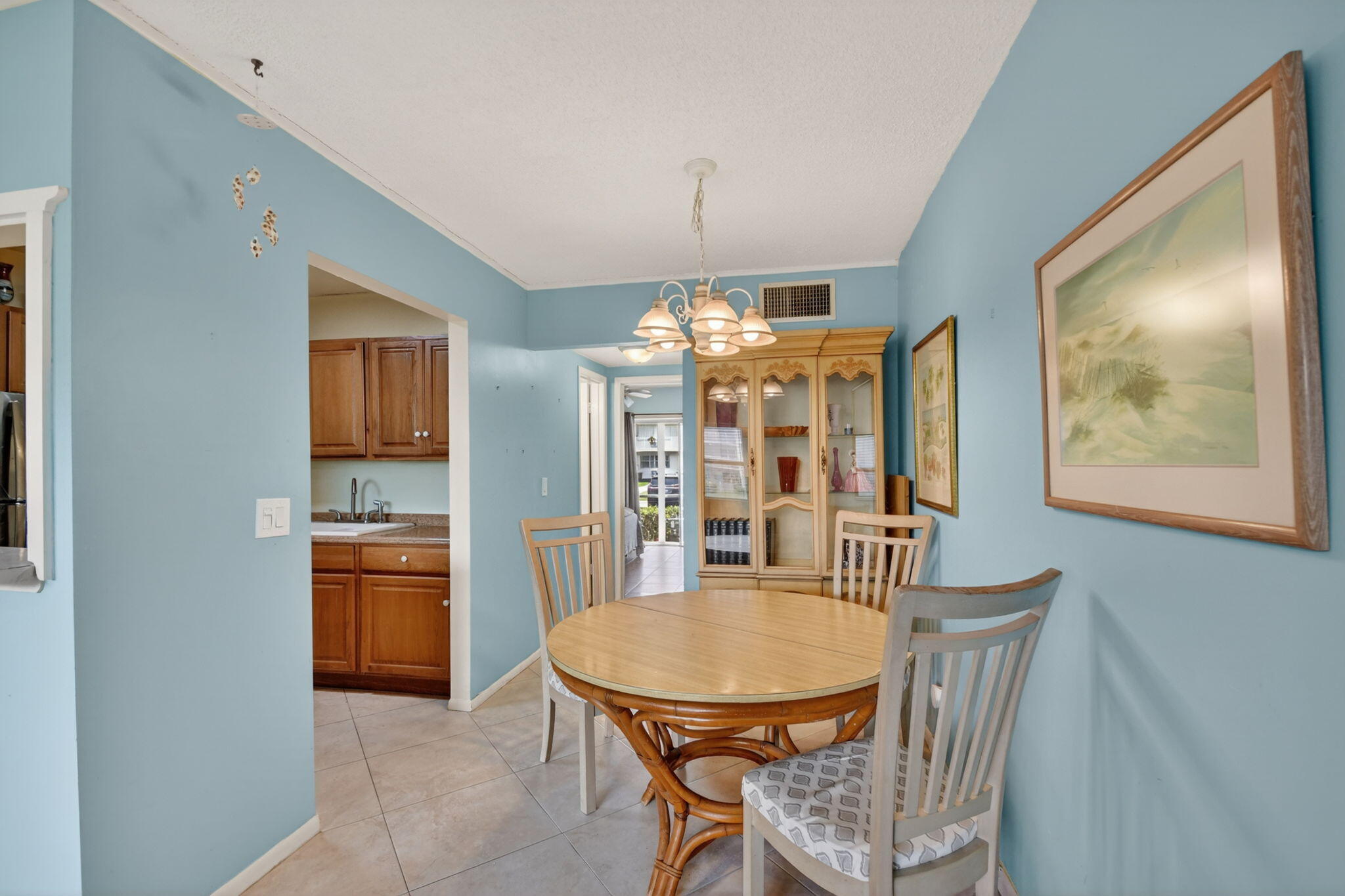 370 Horizon Street E