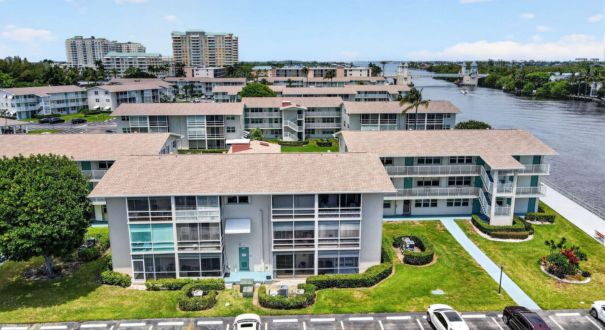 STERLING VILLAGE 370 CONDO - Residential