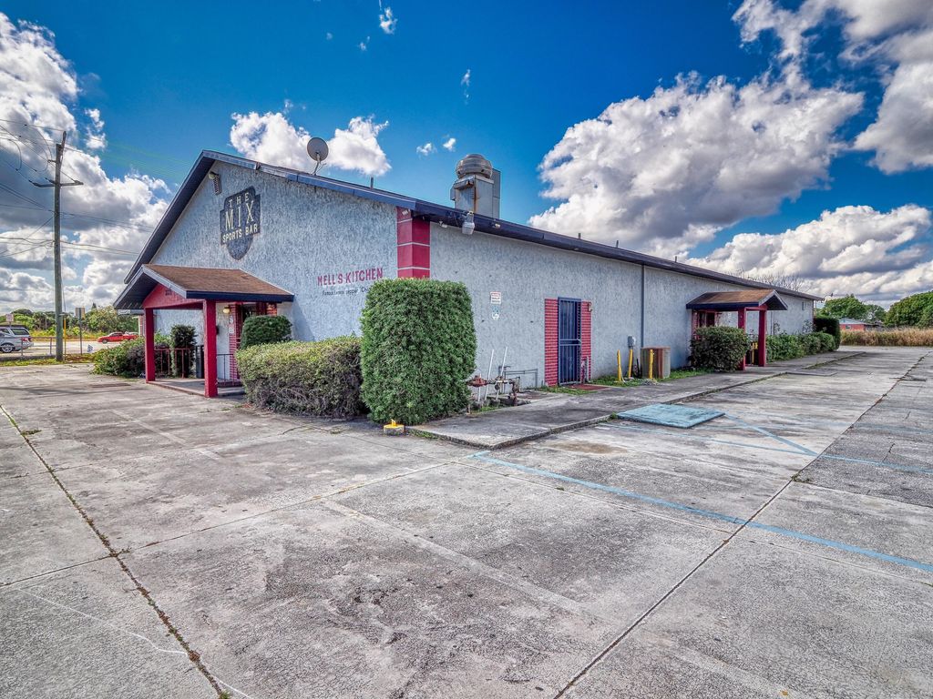 Photo of 2275 N 25th Street, Fort Pierce, FL 34946 (MLS # R10777139)