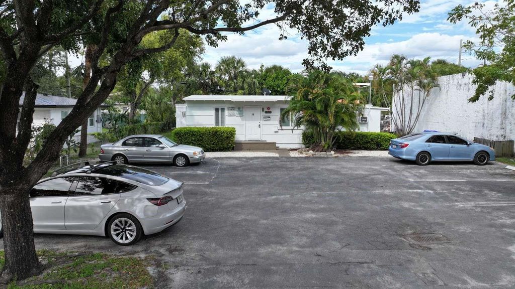 Photo of 211 SW 2nd Court, Pompano Beach, FL 33060 (MLS # F10554735)