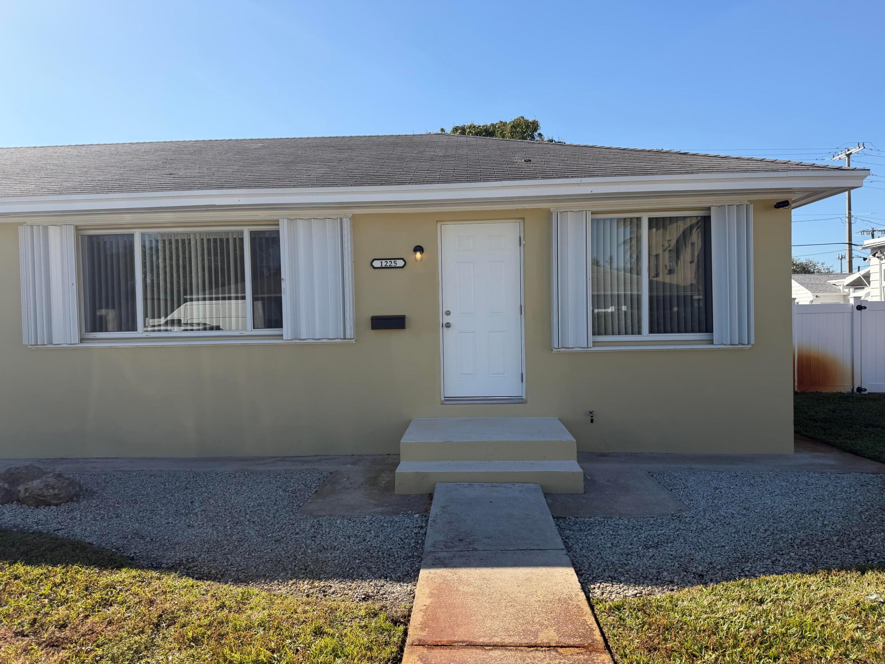 LAKE WORTH TOWN OF - Residential Lease