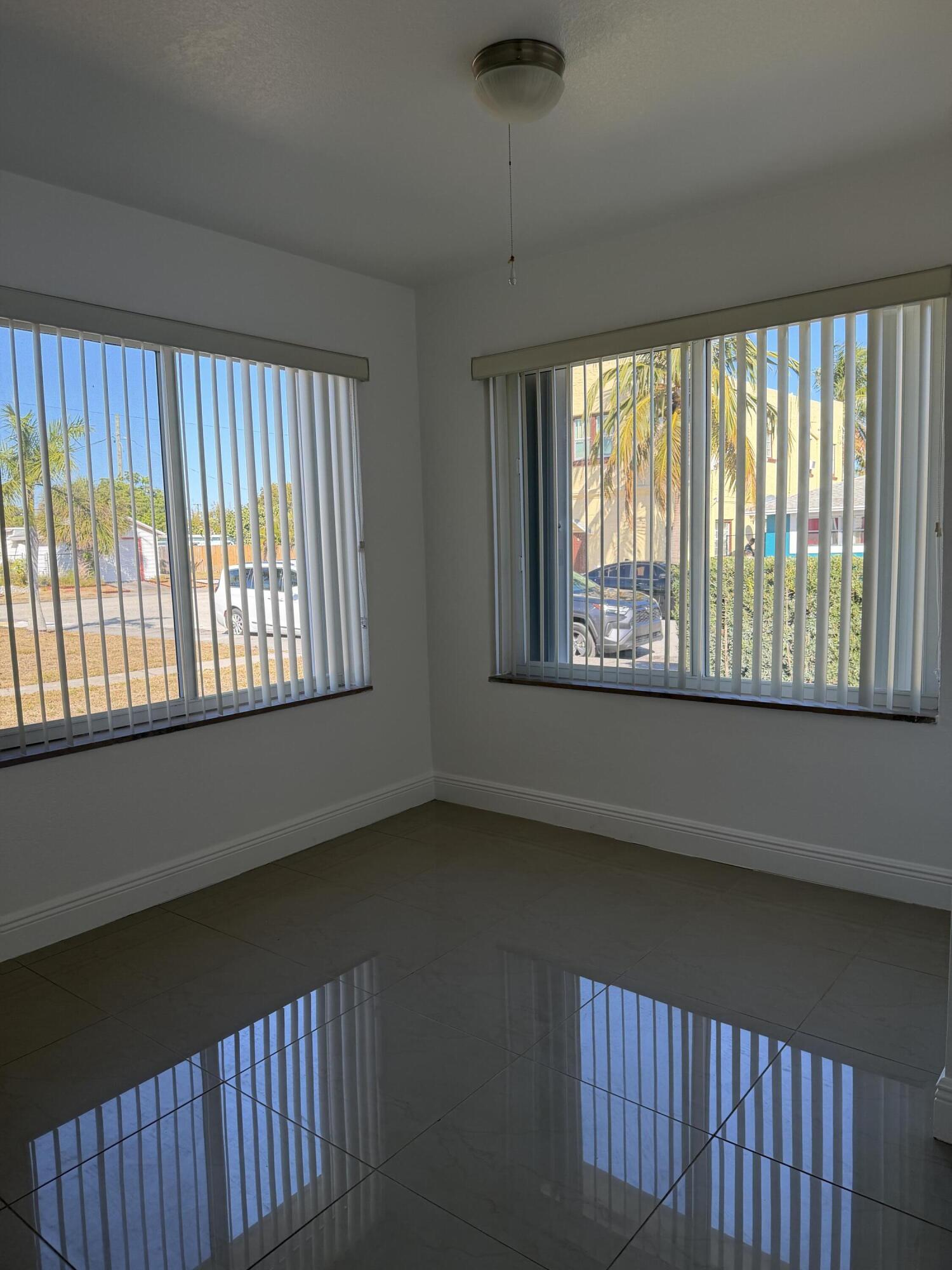 LAKE WORTH TOWN OF - Residential Lease