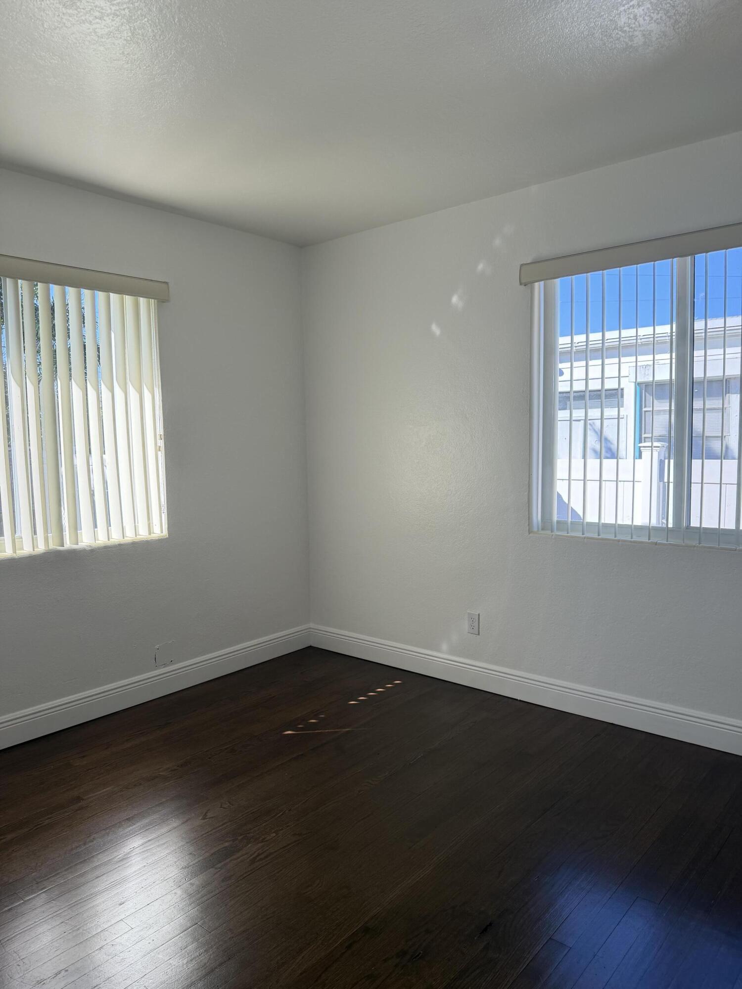 LAKE WORTH TOWN OF - Residential Lease