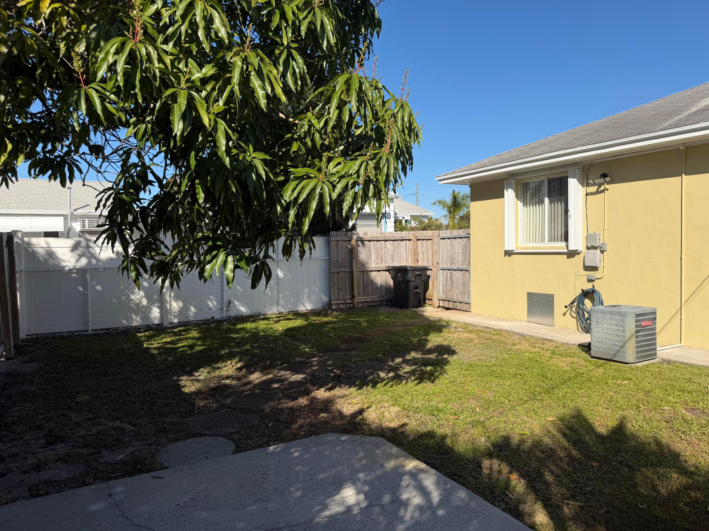 LAKE WORTH TOWN OF - Residential Lease