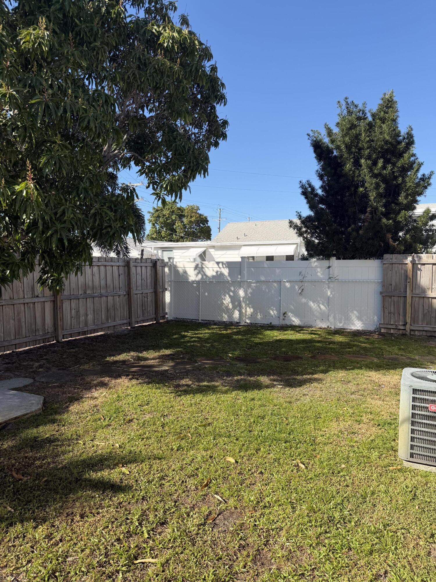 LAKE WORTH TOWN OF - Residential Lease