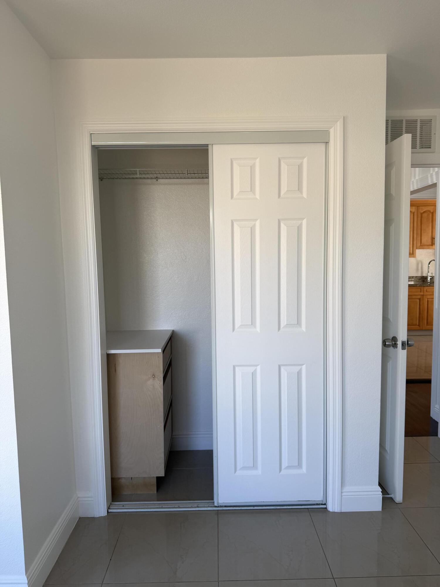 LAKE WORTH TOWN OF - Residential Lease