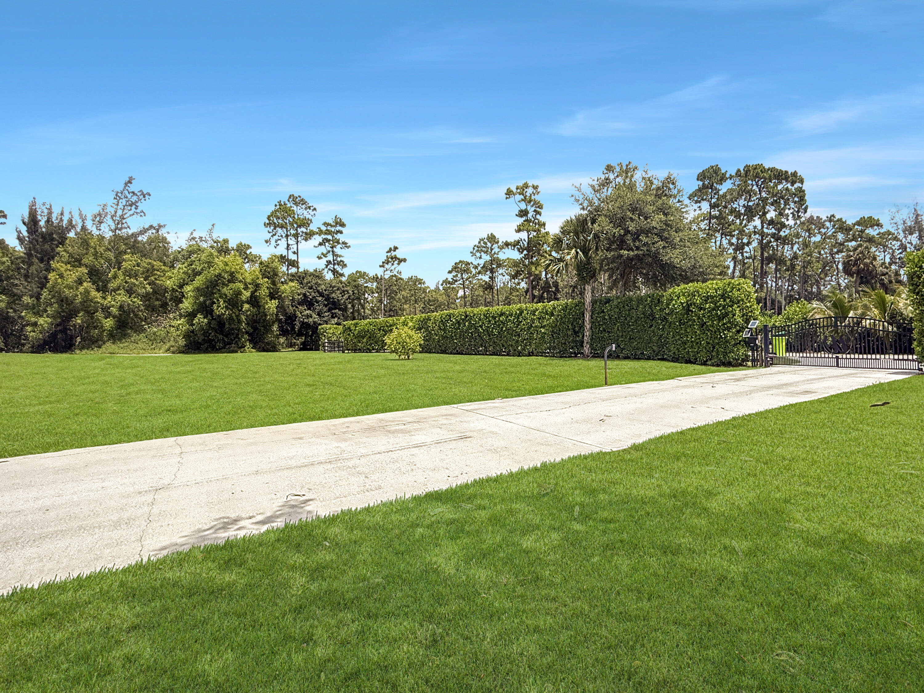 LOXAHATCHEE GROVES - Residential