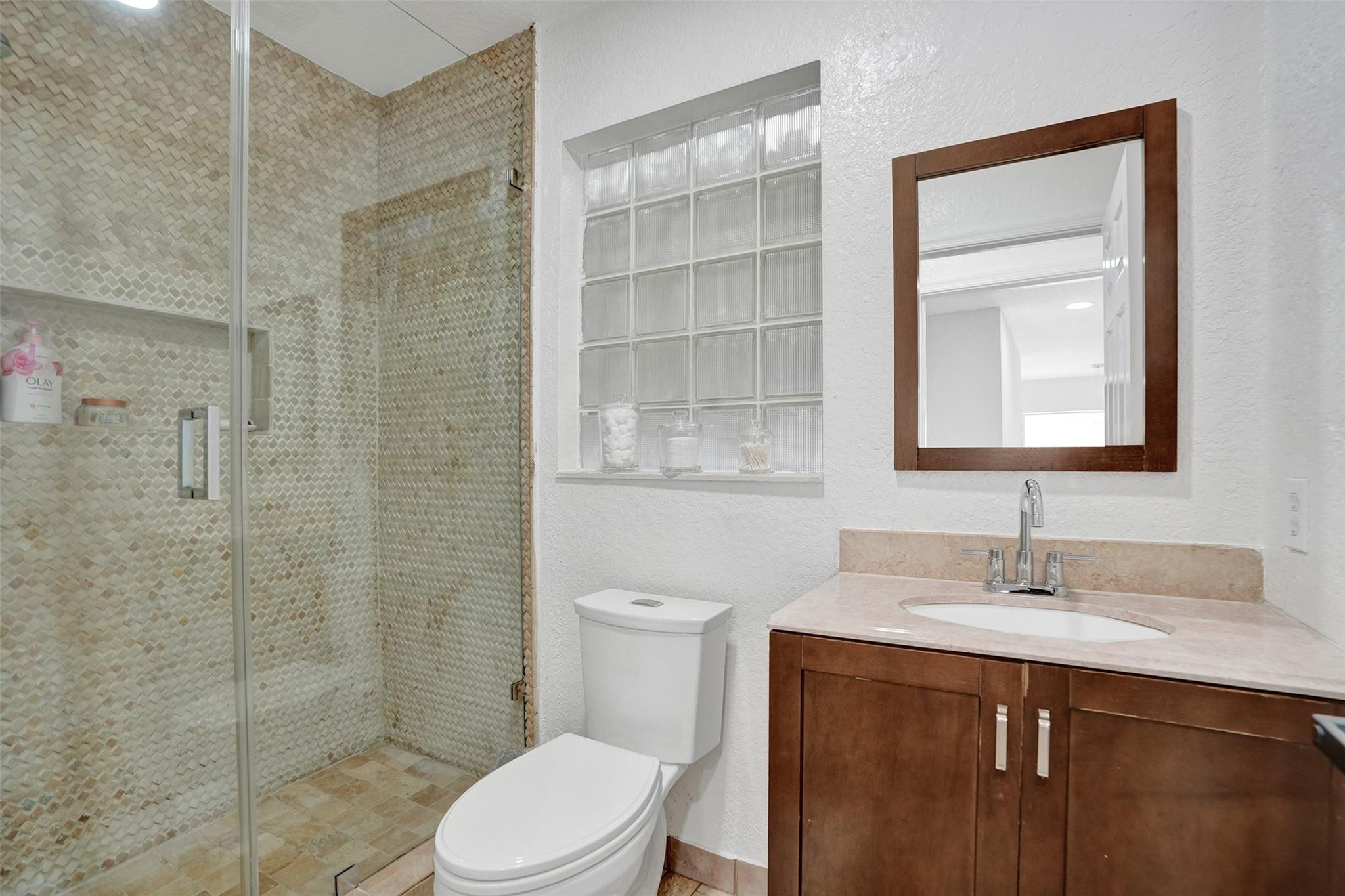 Oakwood 80-39 B - Residential