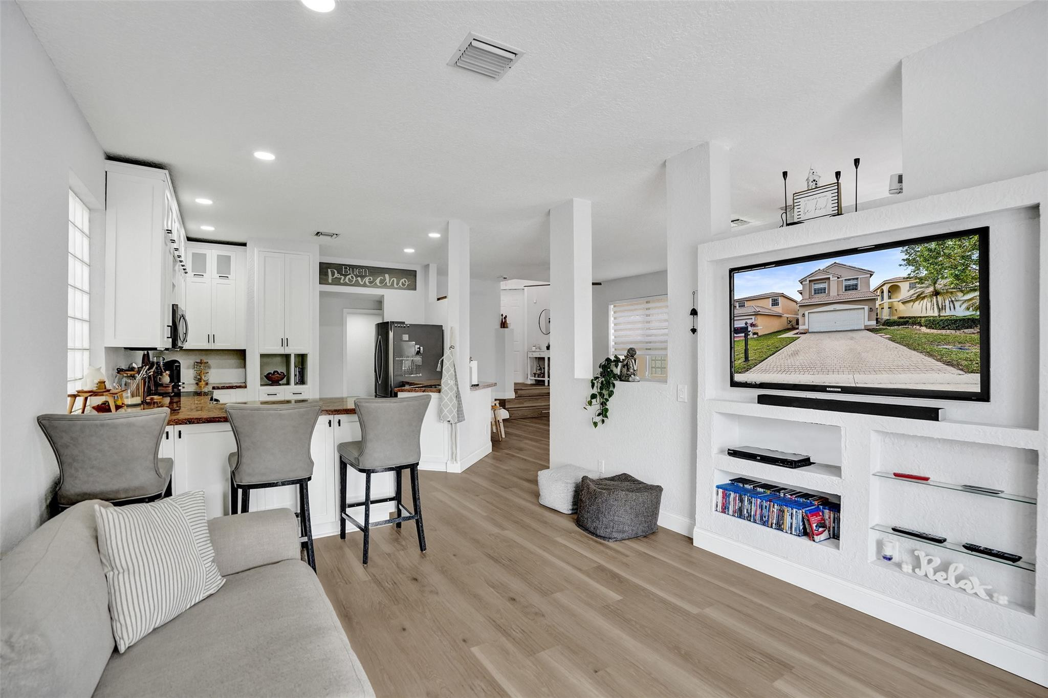 Oakwood 80-39 B - Residential