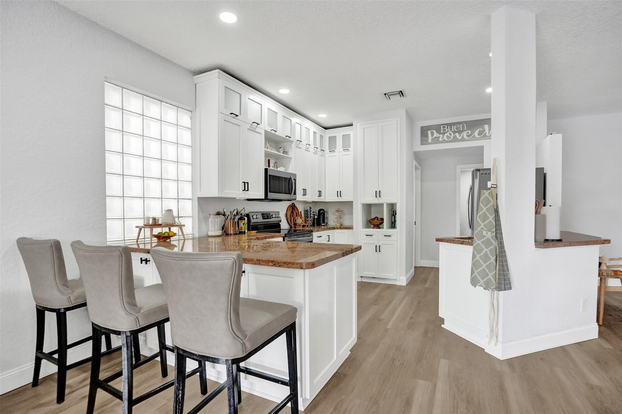 Oakwood 80-39 B - Residential