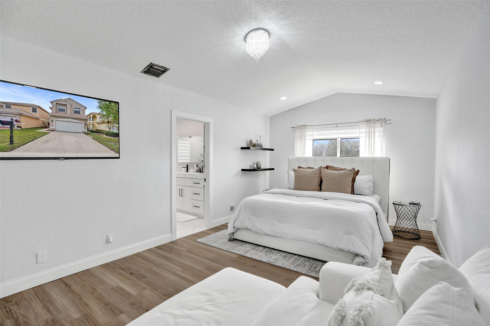 Oakwood 80-39 B - Residential