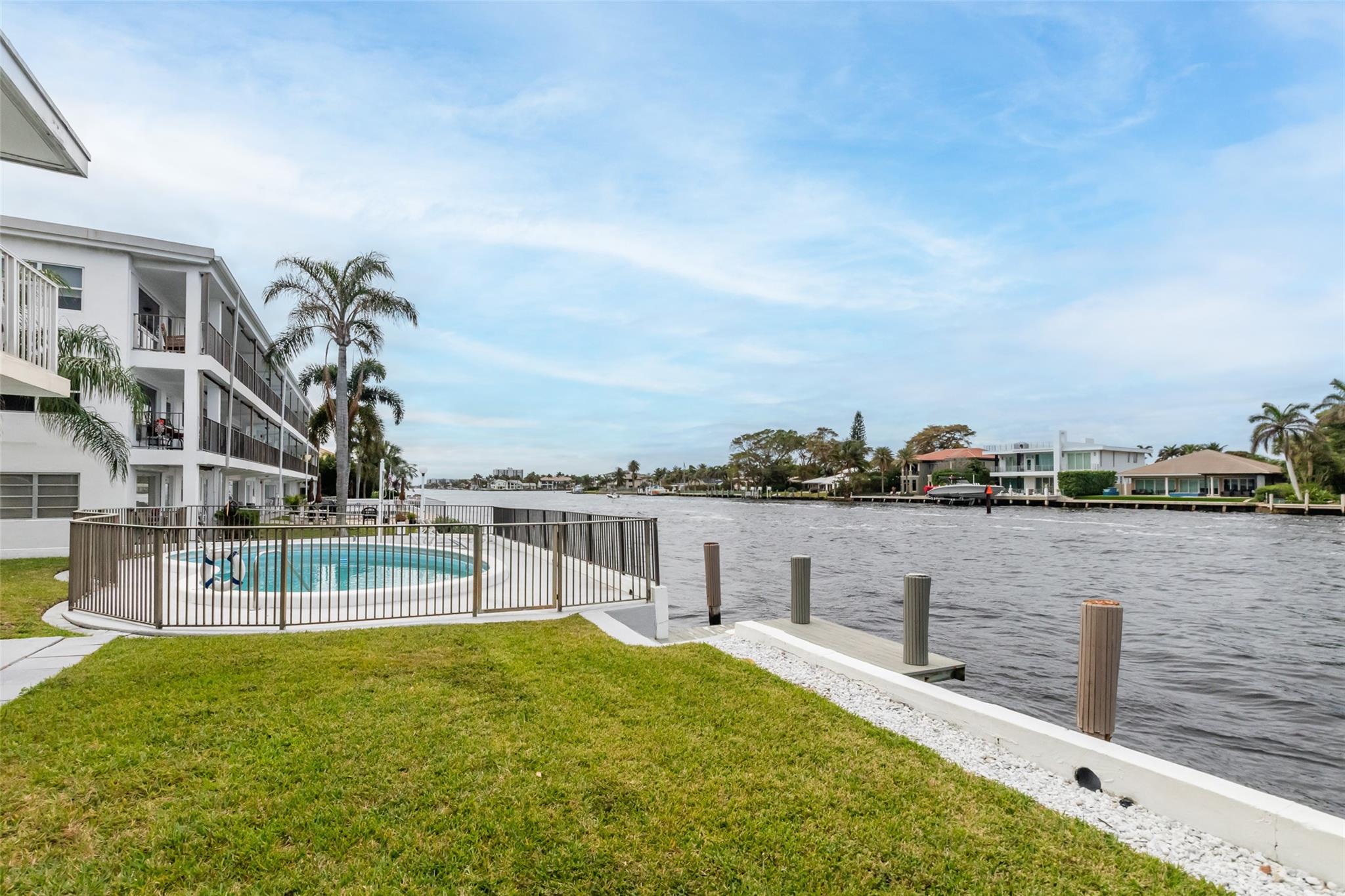 615 S Riverside Dr 8