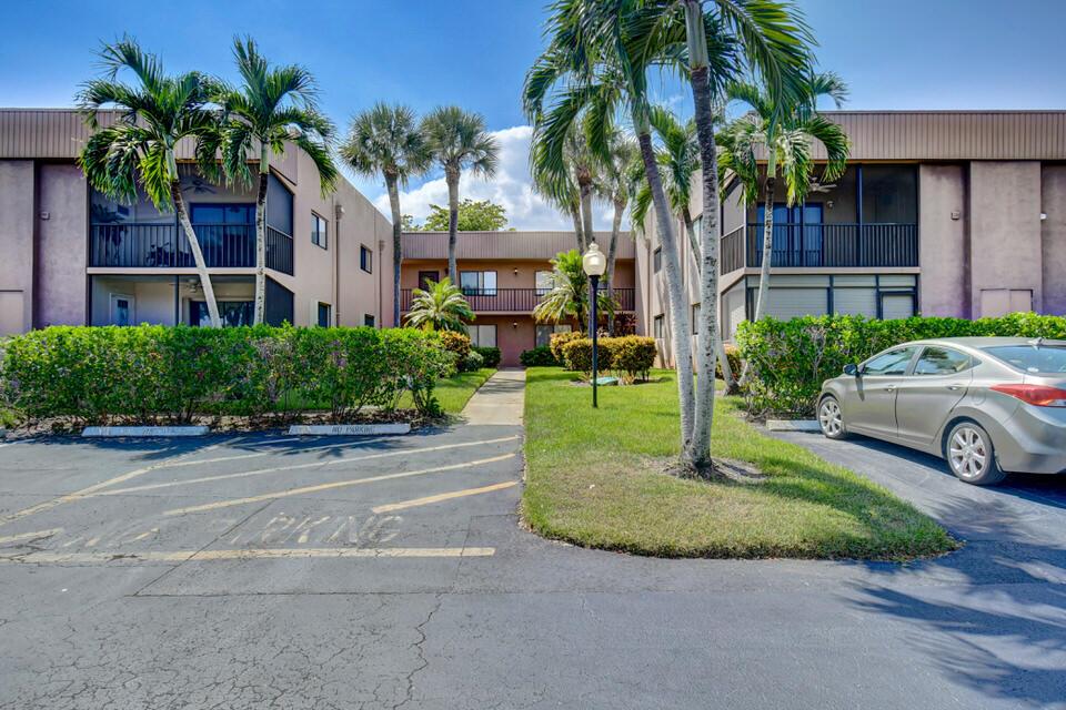 Photo of 15054 Ashland Way #81, Delray Beach, FL 33484 (MLS # R10917879)