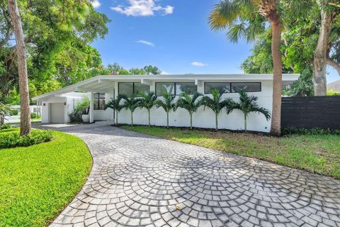 Photo of 7512 W Lake Drive, Lake Clarke Shores, FL 33406 (MLS # R11122314)