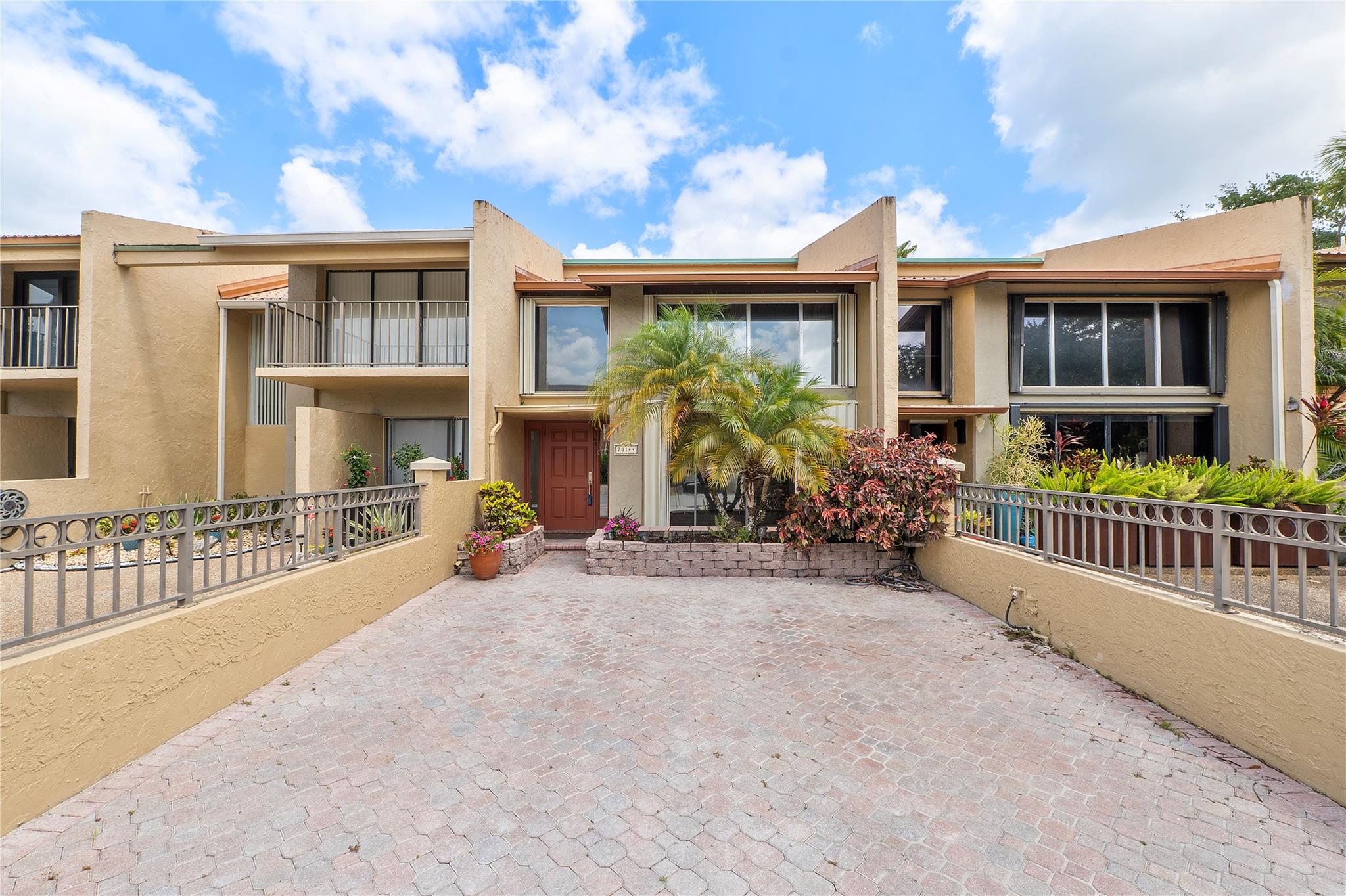 Perfectly situated in the heart of Plantation - a true hidden gem - Majestic Views. This unit has an open-concept layout that fills the space with natural light. It is a three-bedroom that was converted into a two-bedroom with two and a half baths. Patios on each floor overlooking the fountains give you a tranquil water view. Upstairs is the huge primary suite, walk-in closets, and a spacious loft. The kitchen has been remodeled with a snack bar area for extra seating, which is perfect for entertaining. Accordion shutters for hurricane protection. Automatic blinds. Vaulted ceinlings. Original owners have such pride of ownership. The community has amenities a heated pool, tennis/pickleball, sauna, and more with a low HOA. CASH ONLY!!SELLER IS WILLING TO PAY FOR ASSESSMENT AT CLOSING!