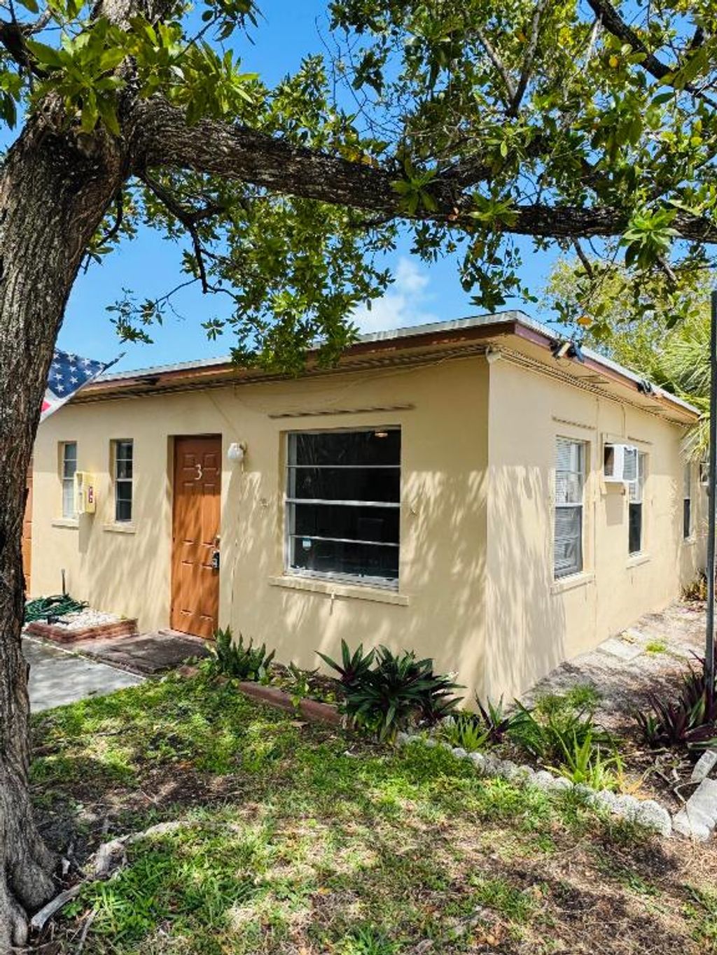 Photo of 1101 N Federal Highway #3, Lake Worth Beach, FL 33460 (MLS # R11155958)