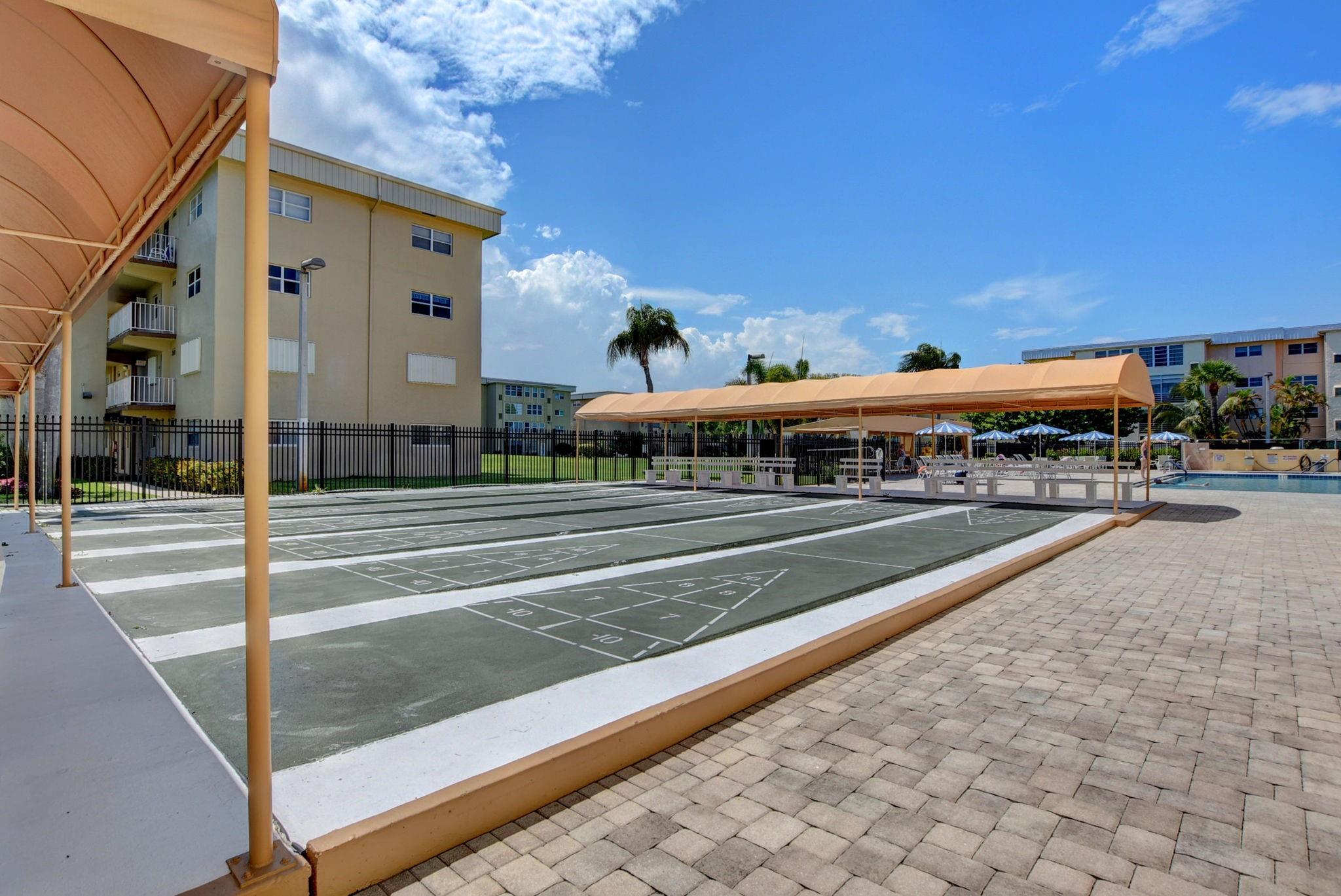 VILLAGE ROYALE - Residential