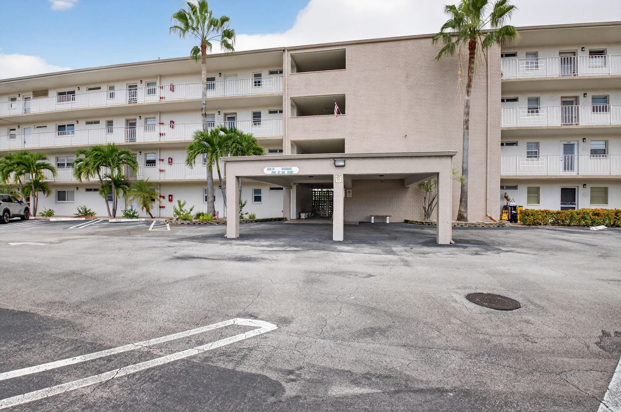 VILLAGE ROYALE - Residential