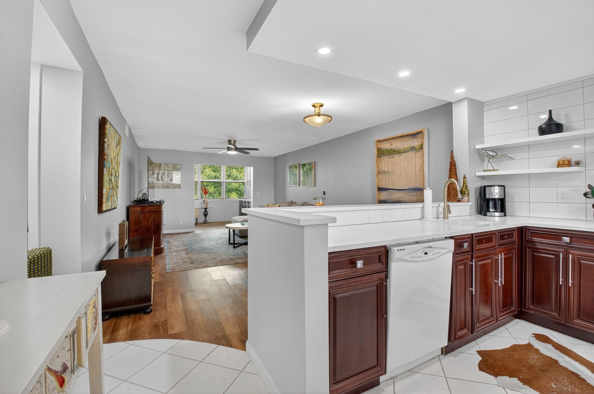 VILLAGE ROYALE - Residential