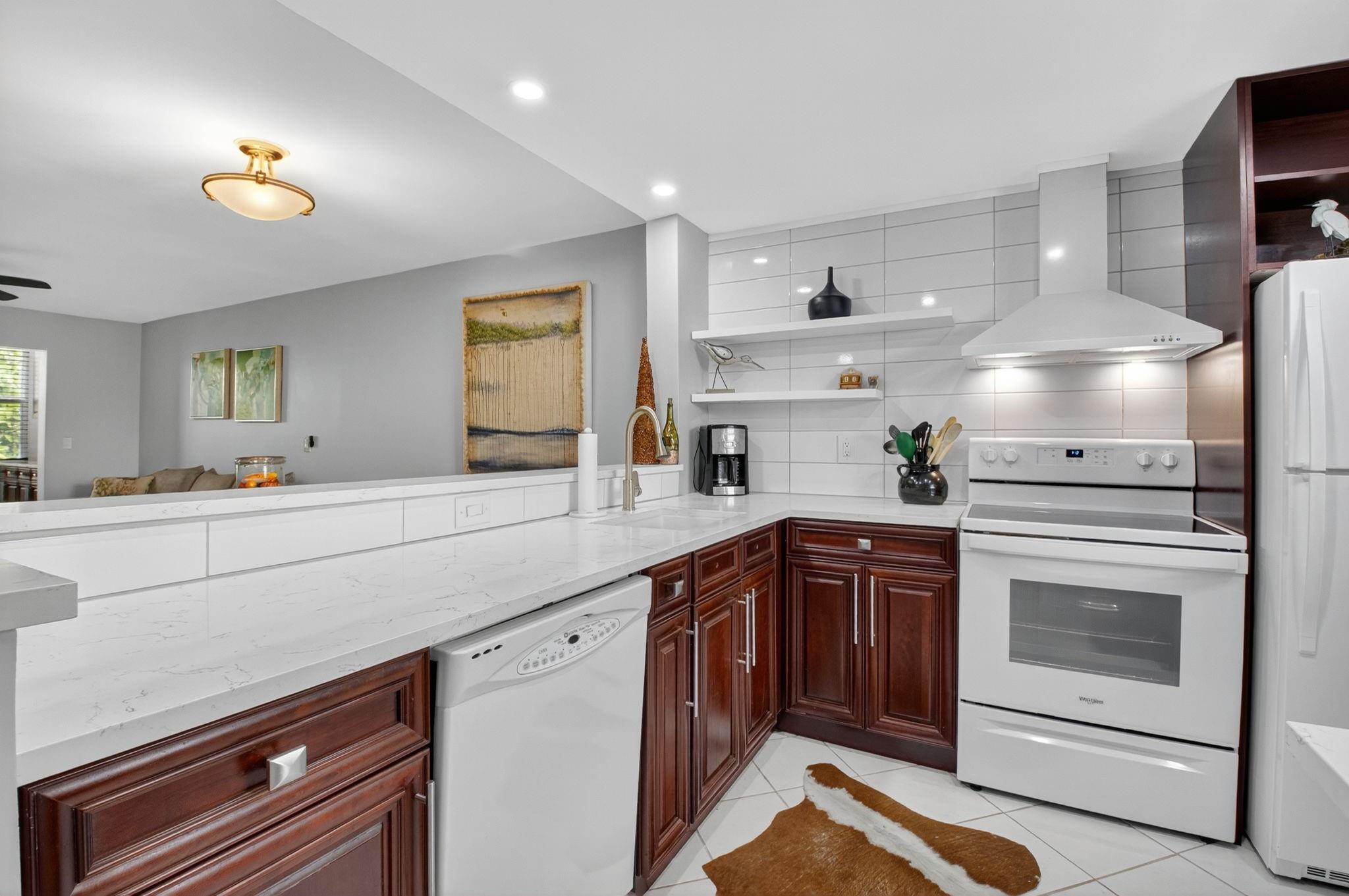 VILLAGE ROYALE - Residential