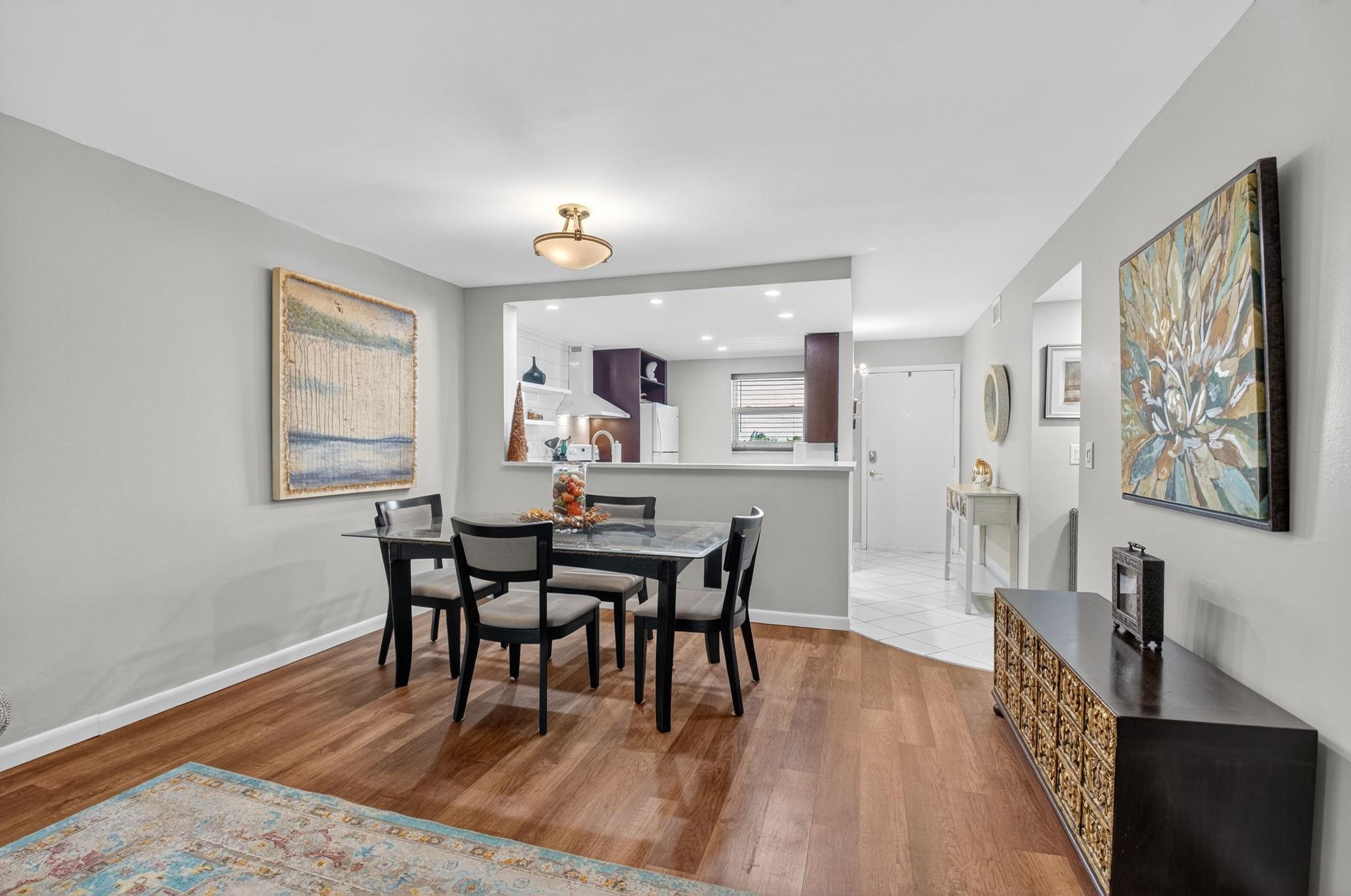 VILLAGE ROYALE - Residential