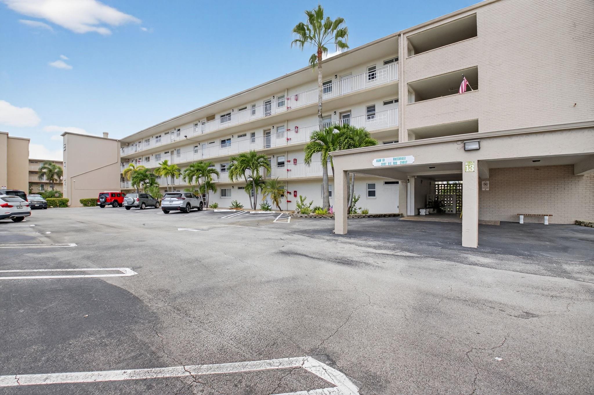 VILLAGE ROYALE - Residential