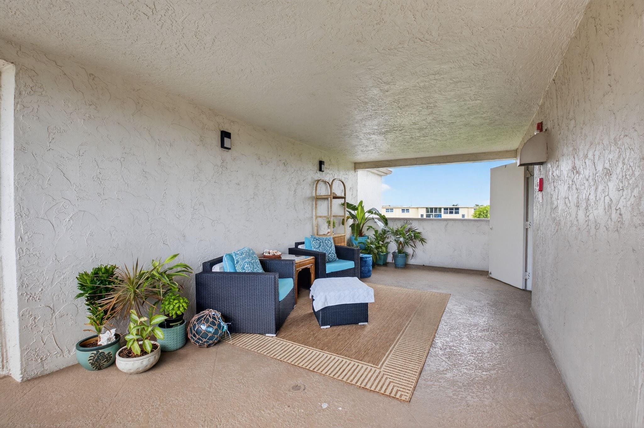 VILLAGE ROYALE - Residential
